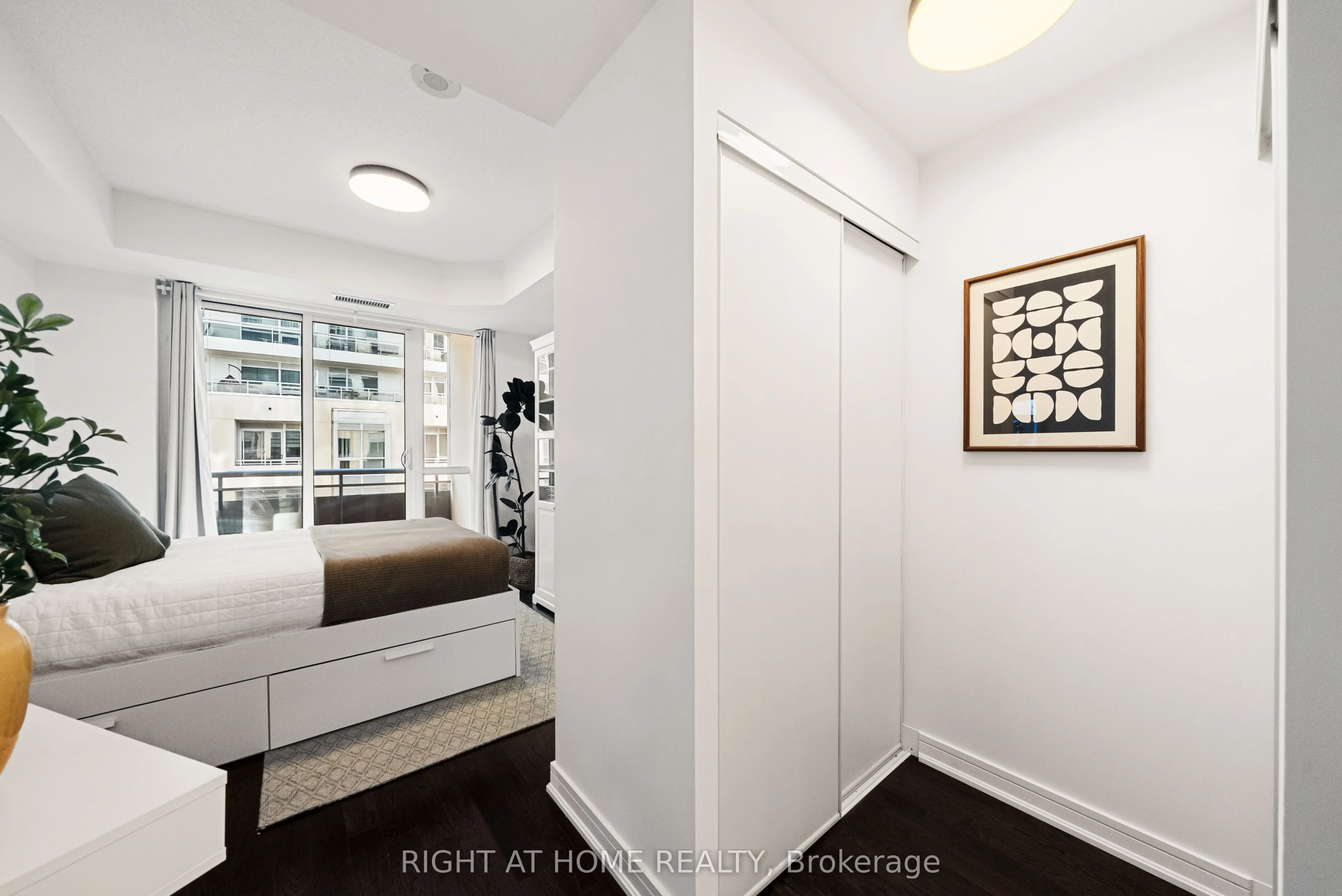 9201 Yonge Street #610