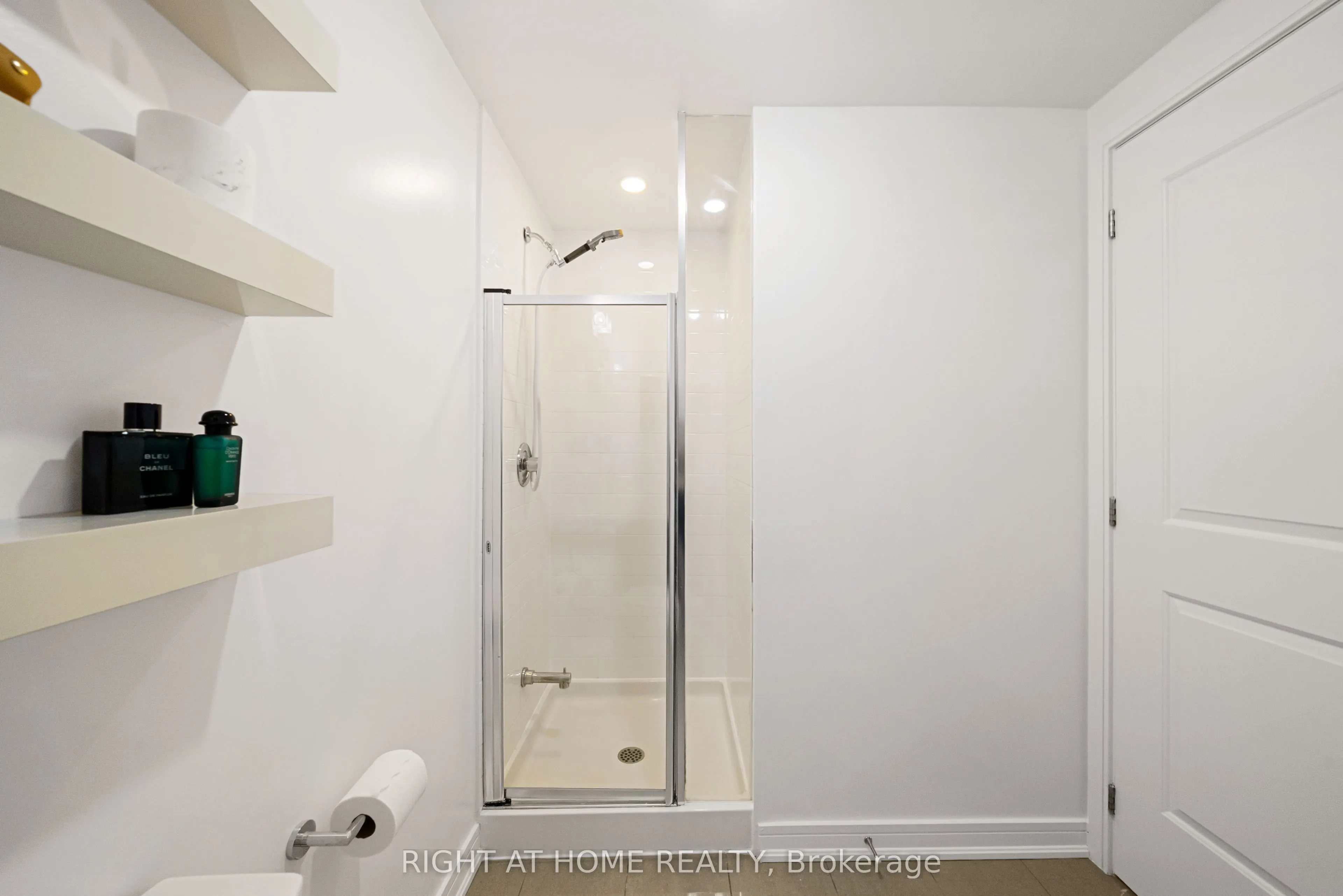 9201 Yonge Street #610