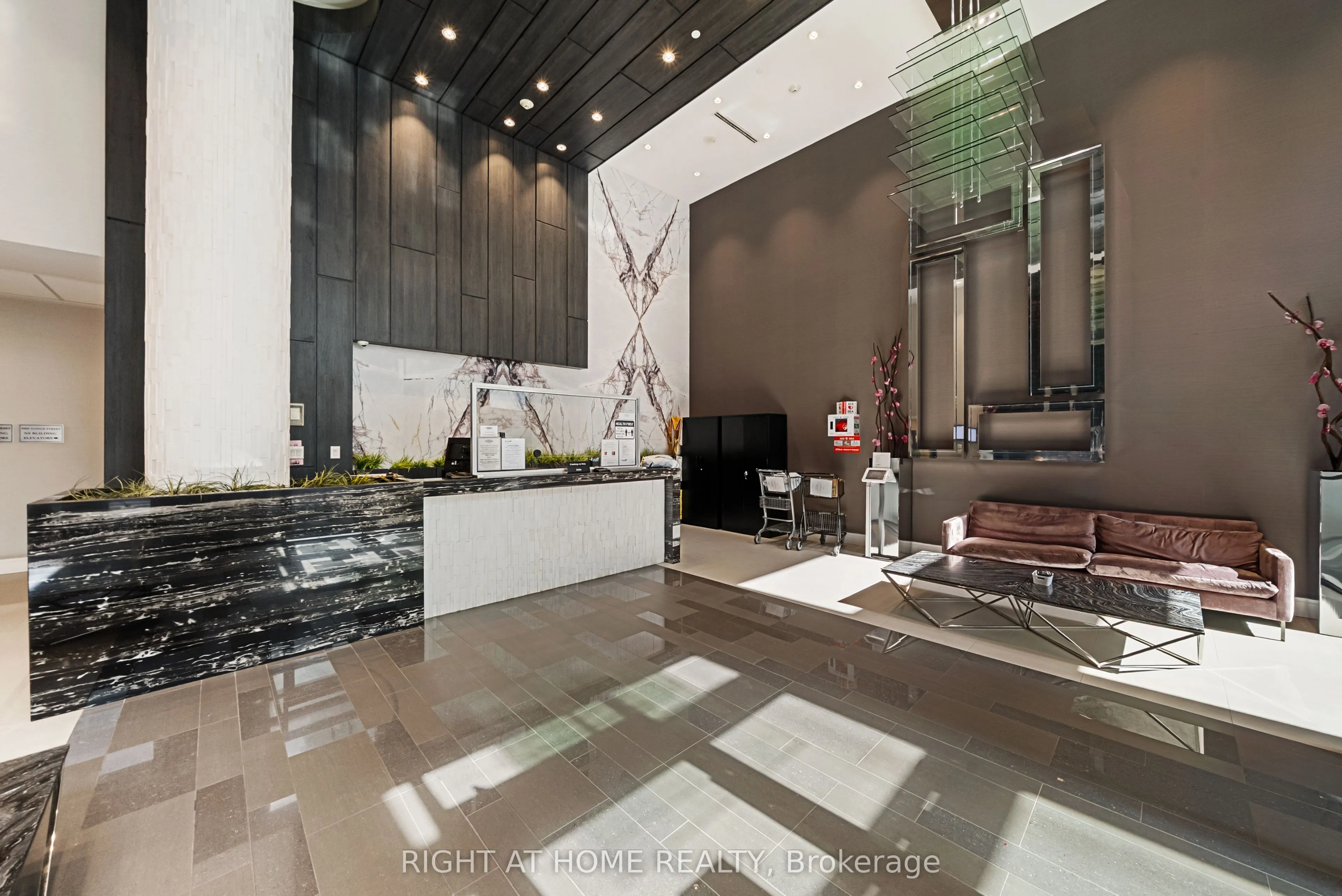 9201 Yonge Street #610
