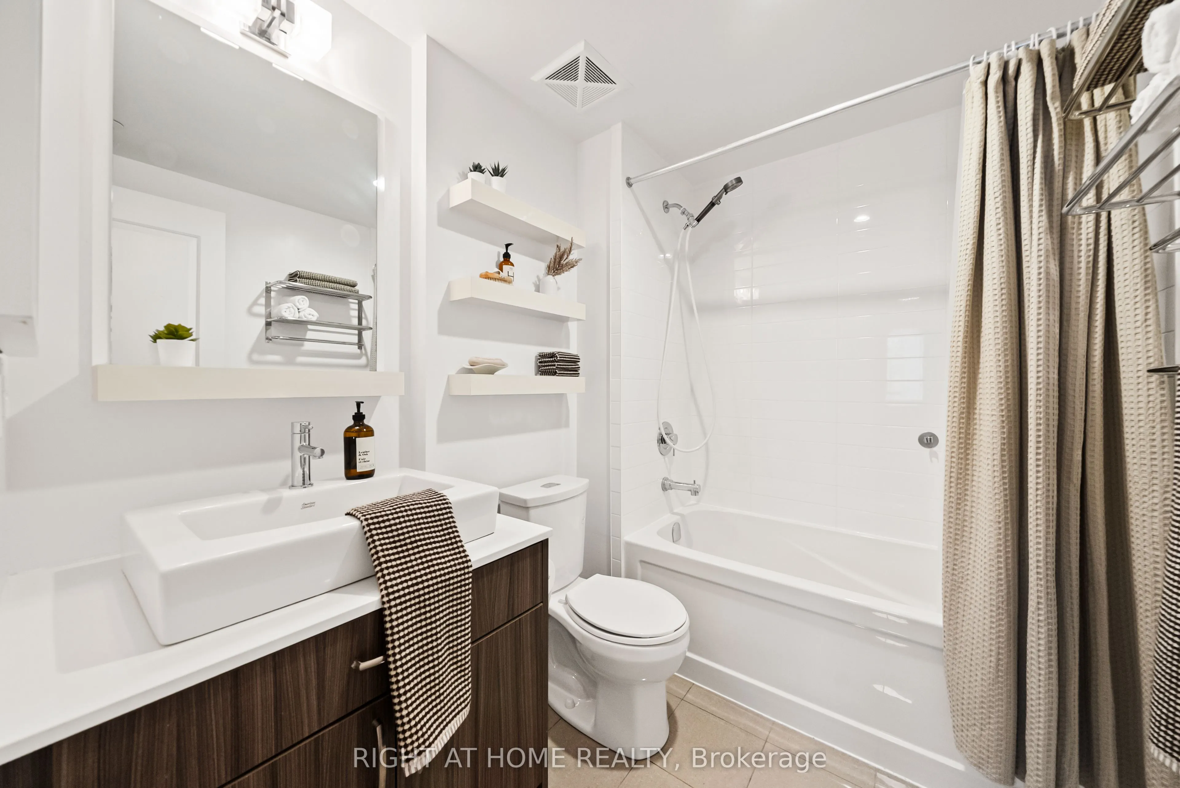 9201 Yonge Street #610