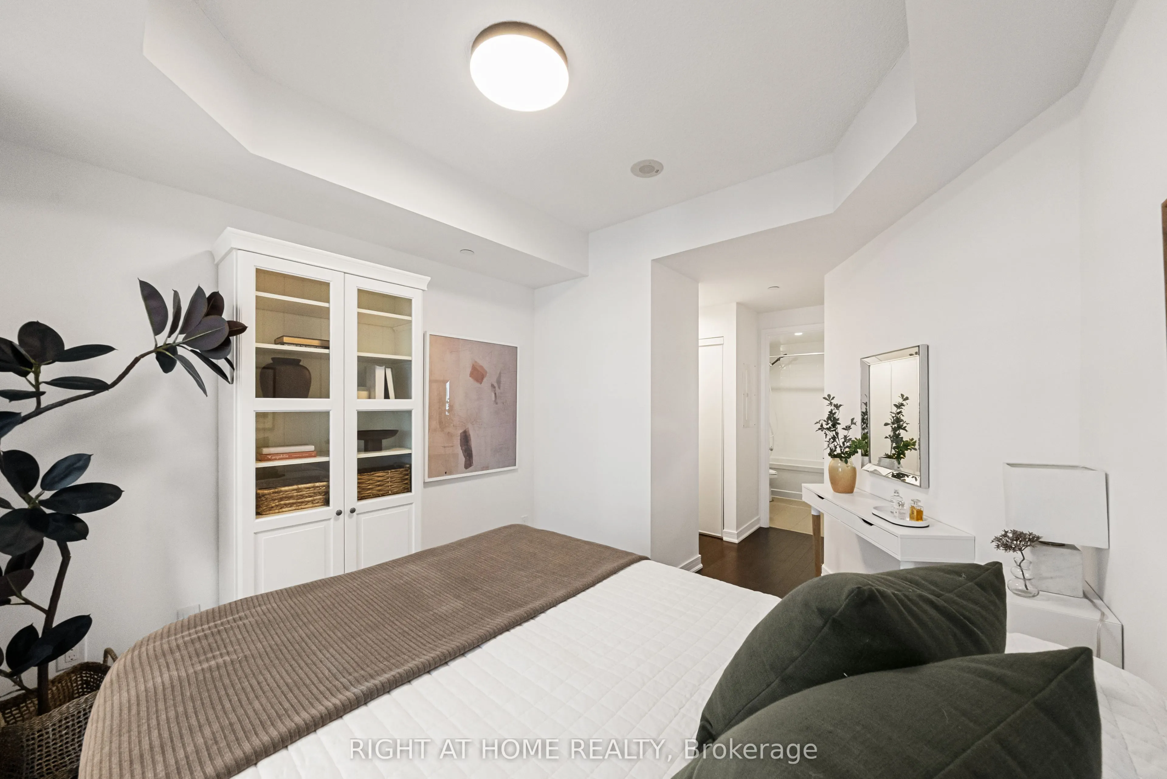 9201 Yonge Street #610