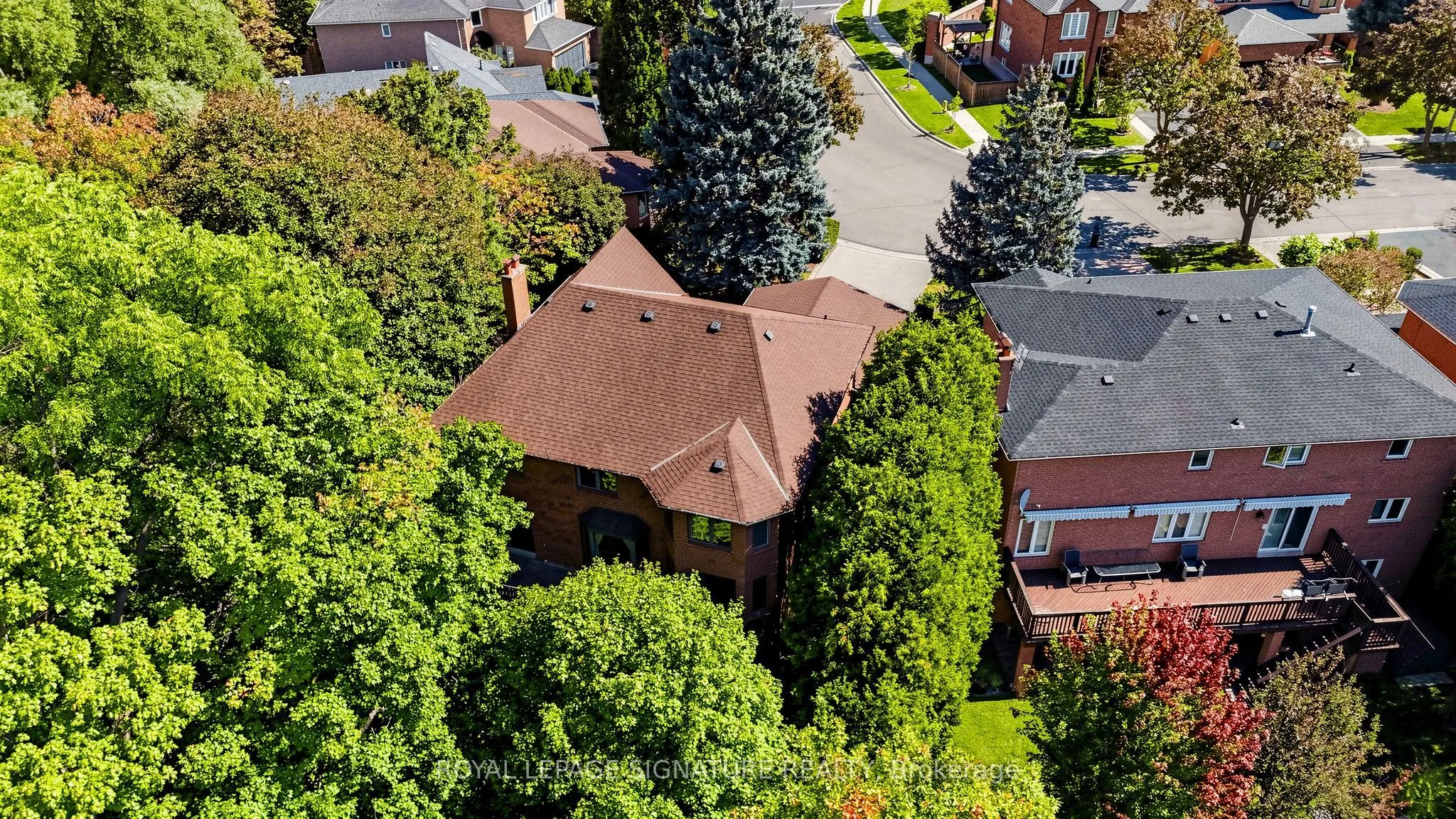 8 Royal Garden Boulevard
