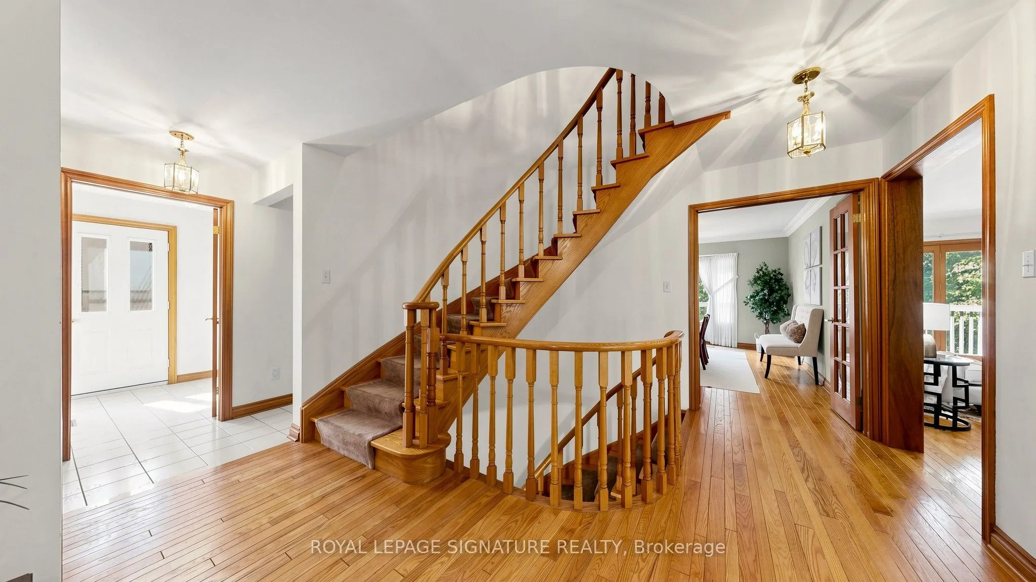 8 Royal Garden Boulevard