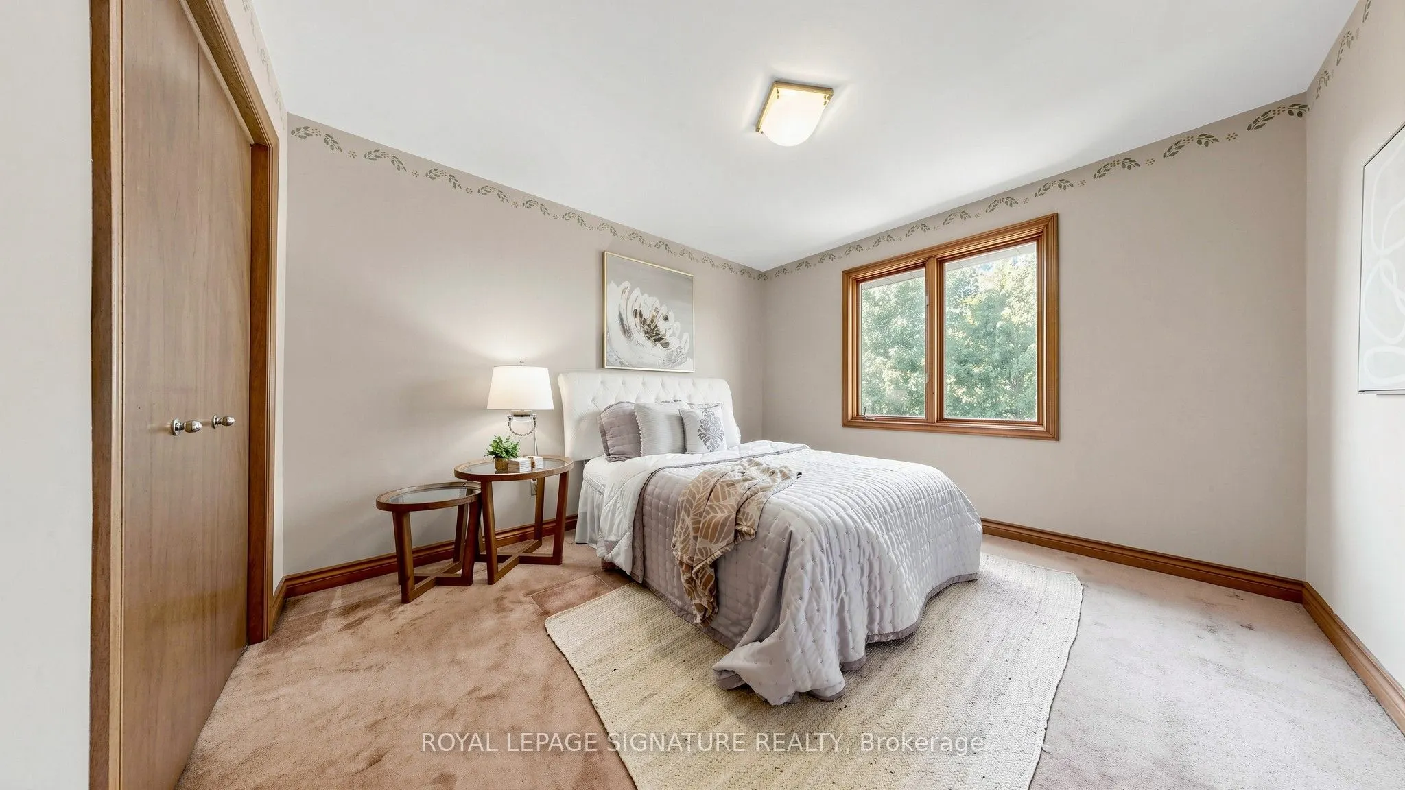 8 Royal Garden Boulevard