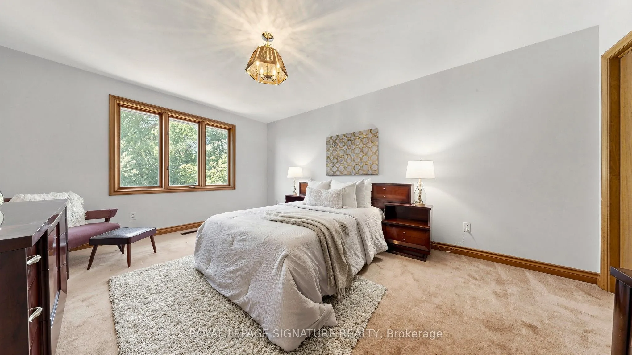 8 Royal Garden Boulevard