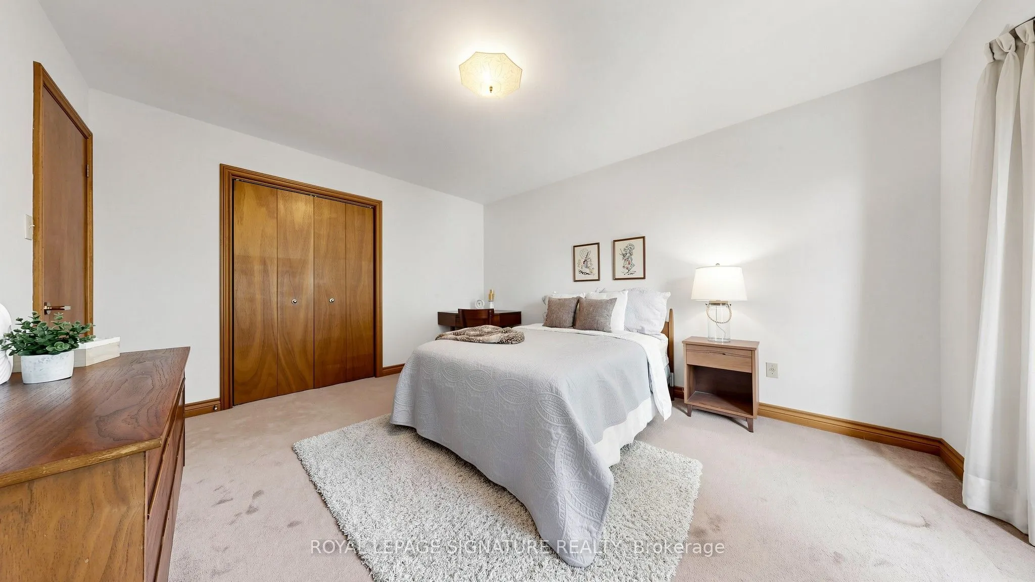 8 Royal Garden Boulevard
