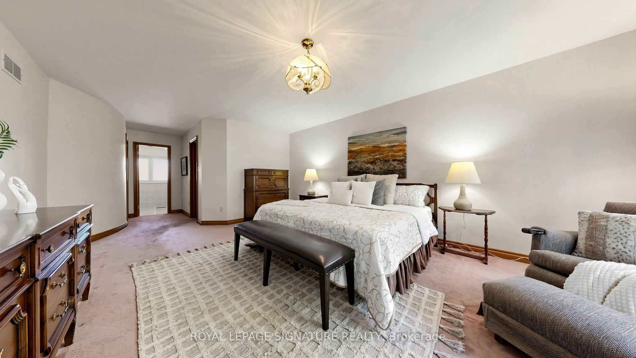8 Royal Garden Boulevard