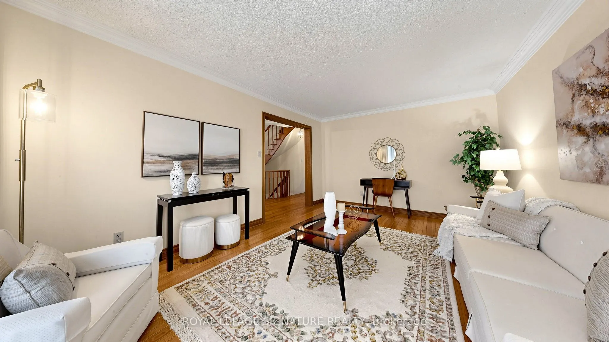 8 Royal Garden Boulevard