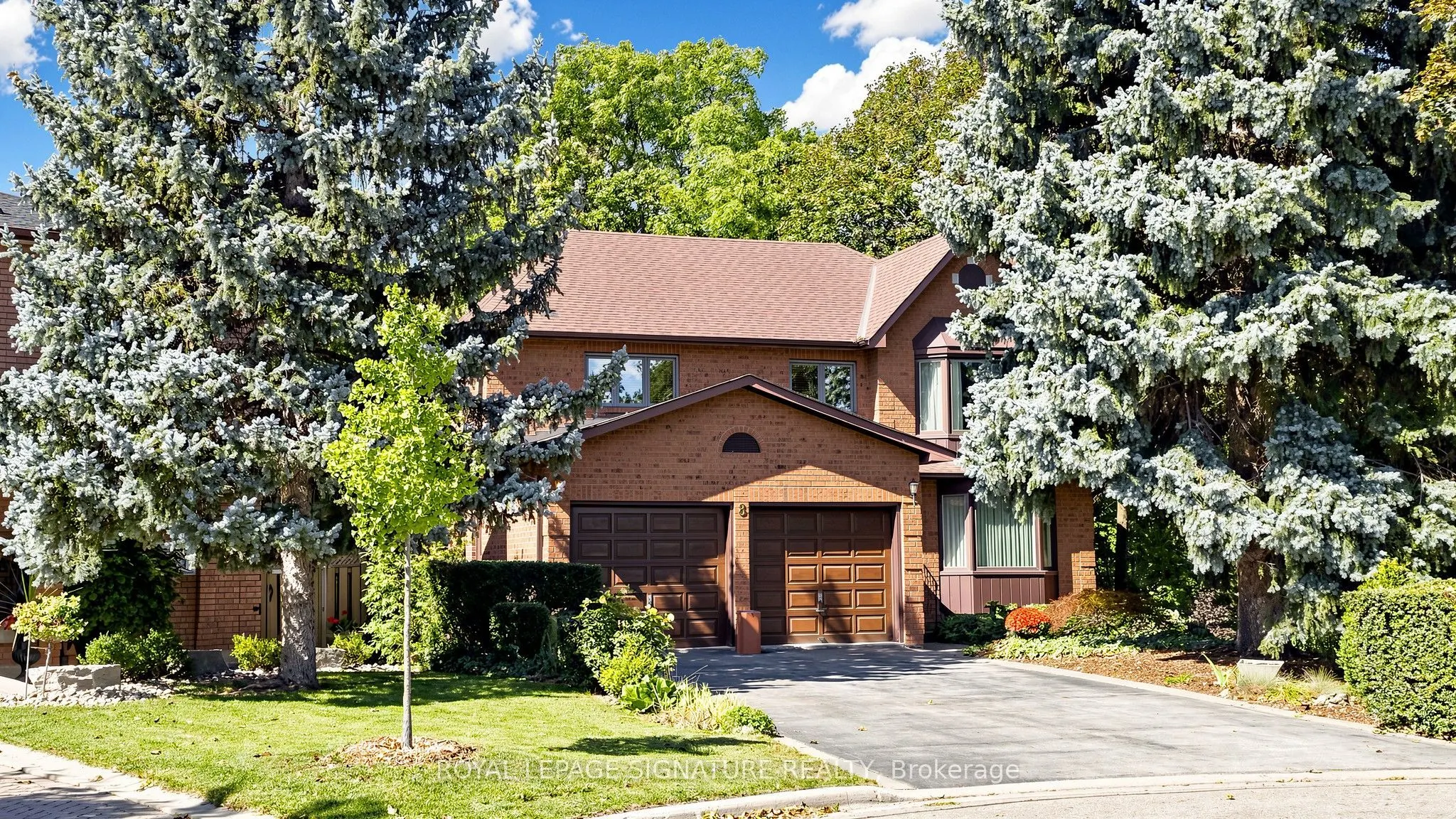 8 Royal Garden Boulevard
