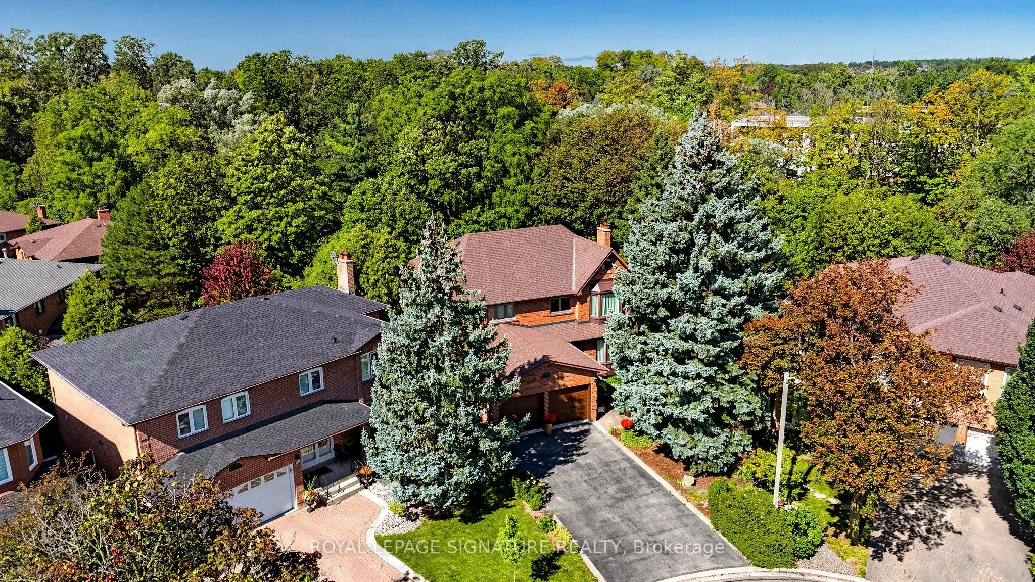 8 Royal Garden Boulevard