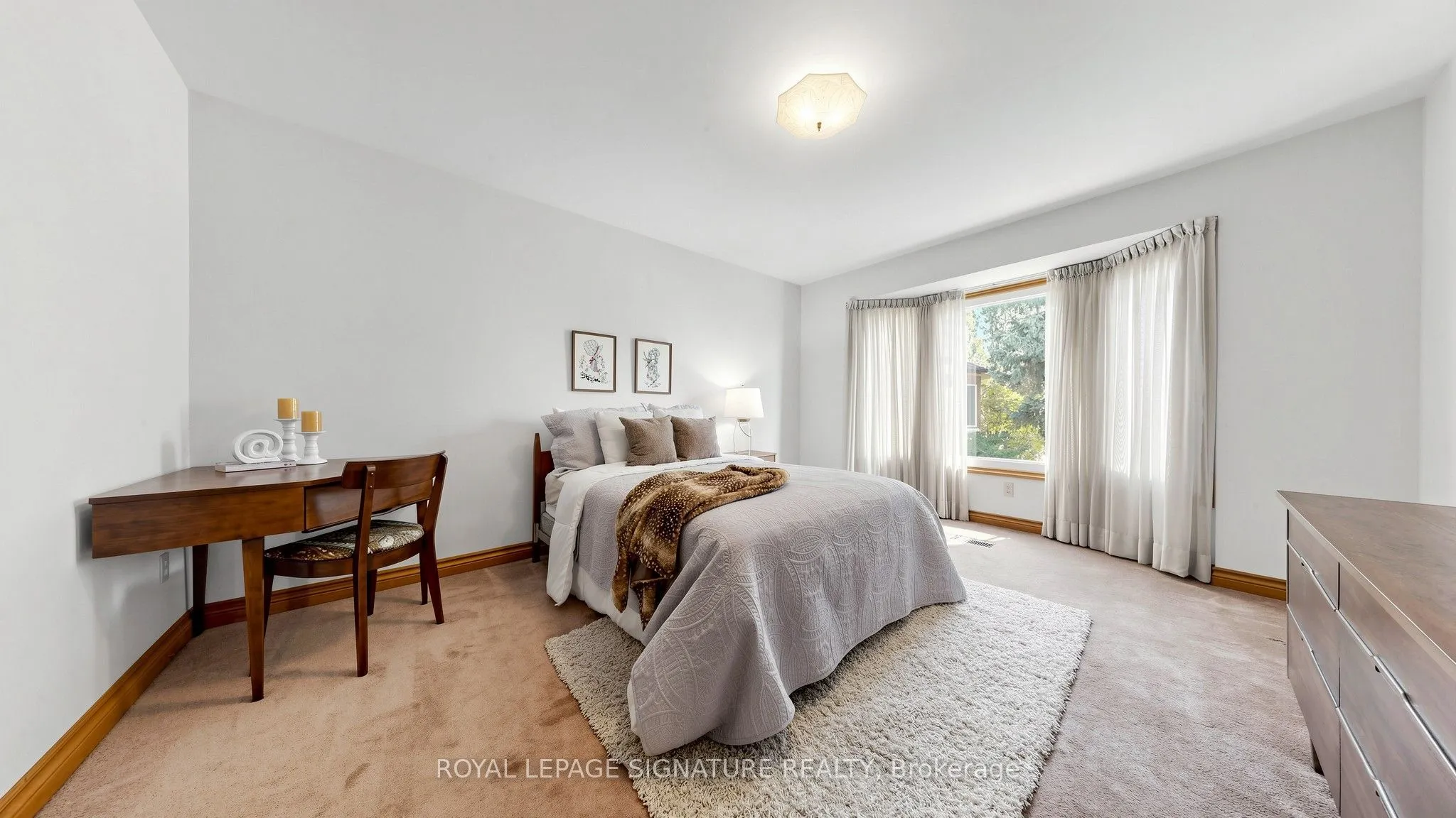8 Royal Garden Boulevard