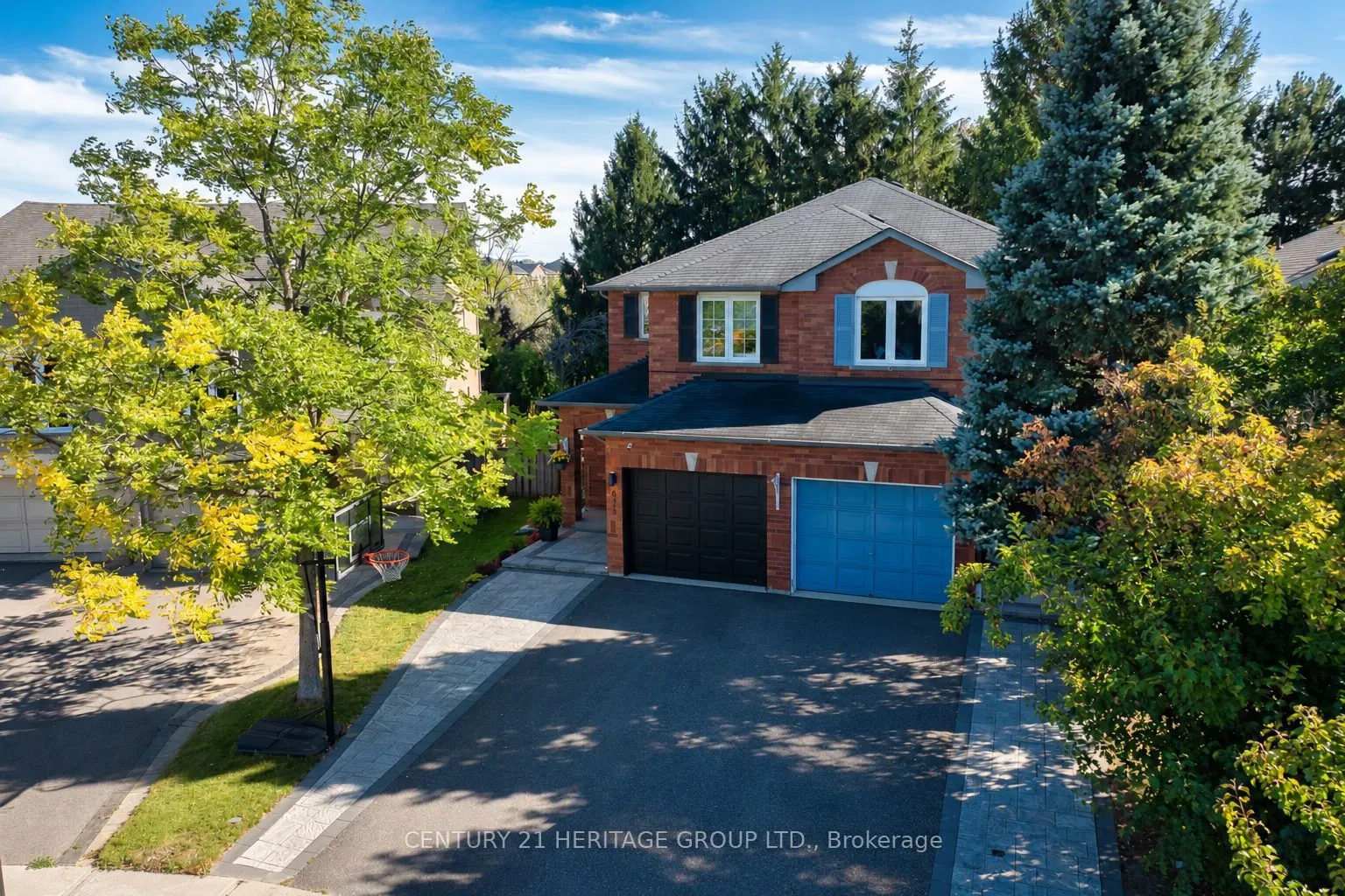 671 Walpole Crescent