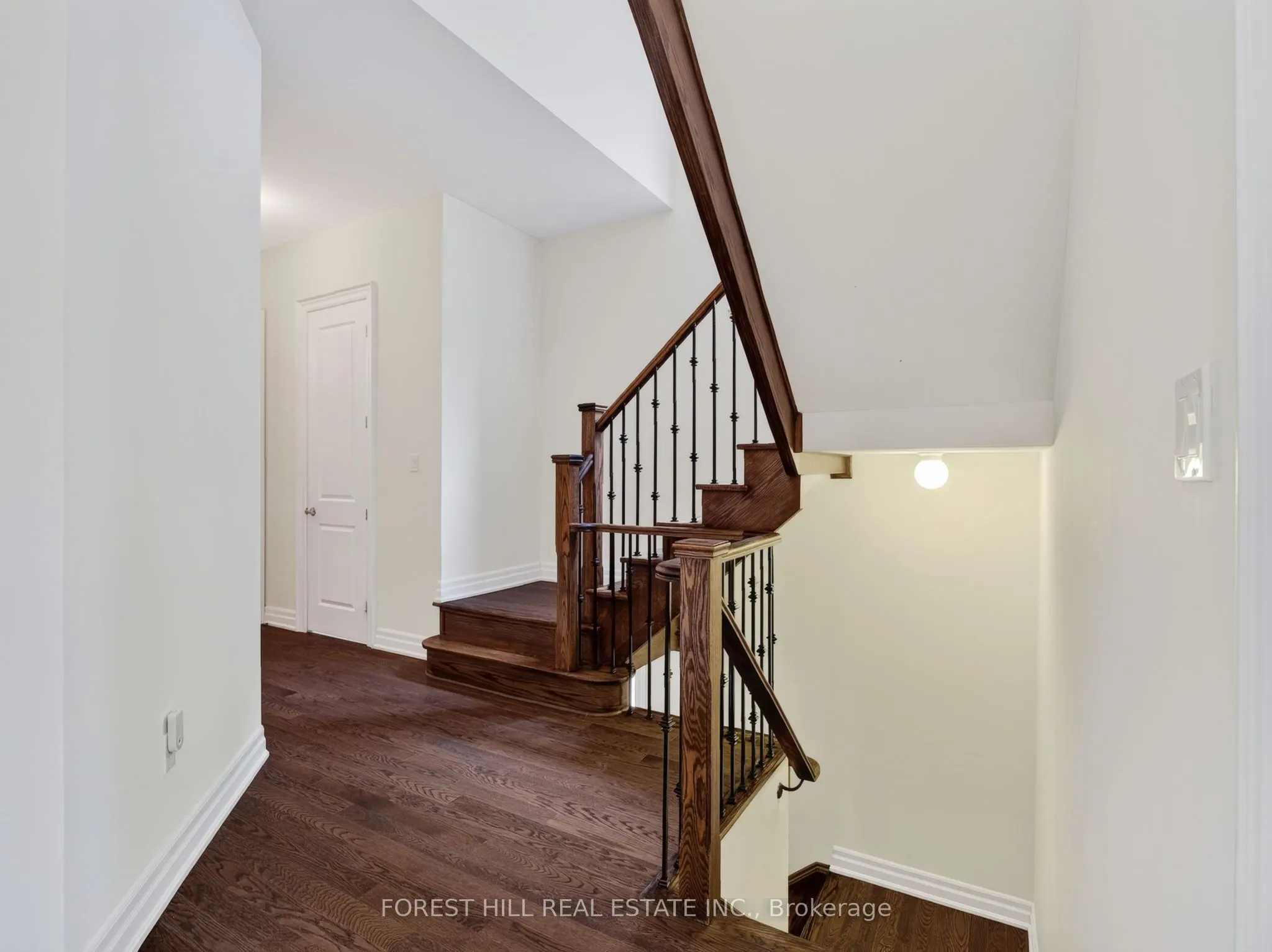 18 Hackwood Crescent