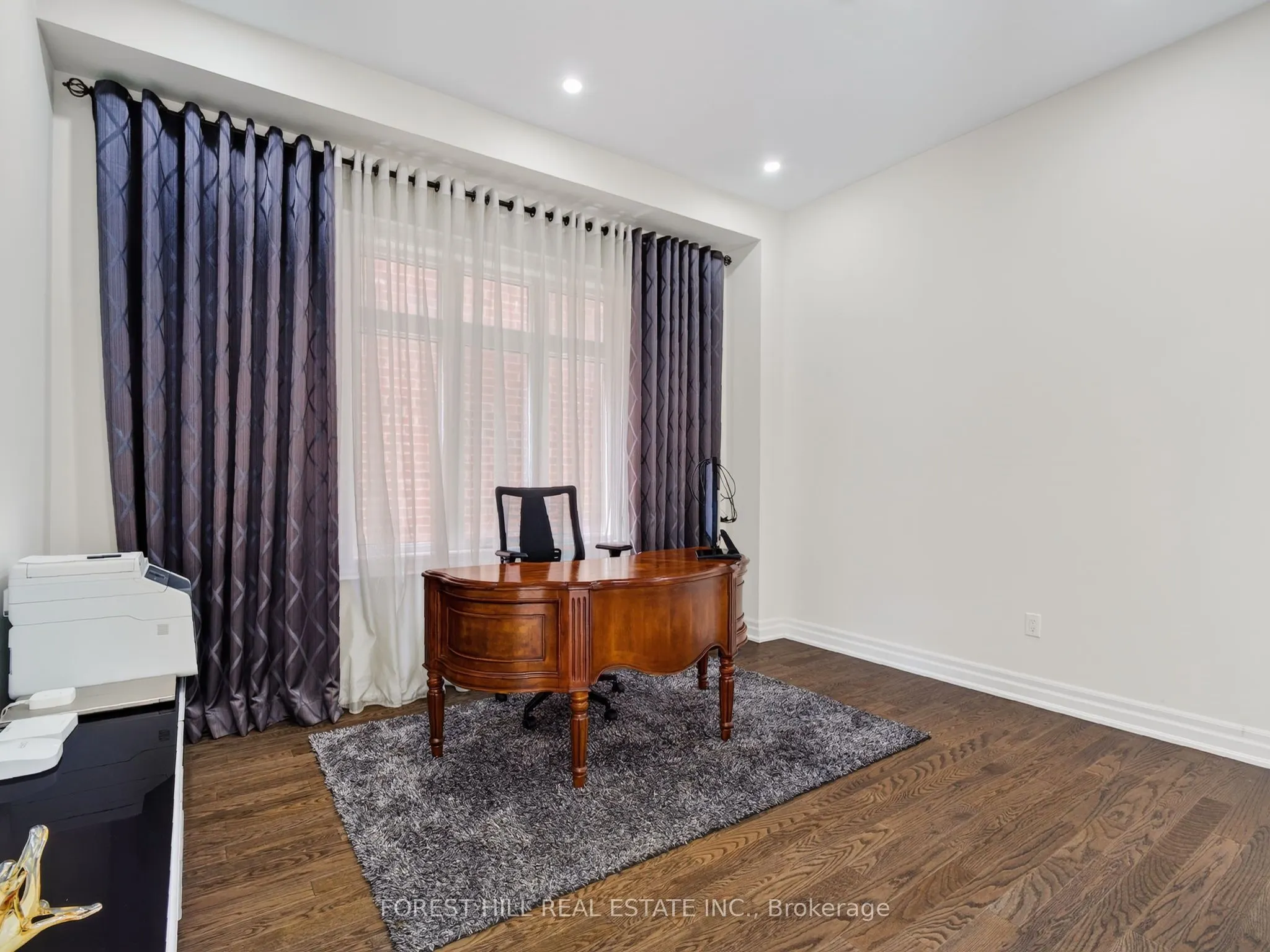 18 Hackwood Crescent