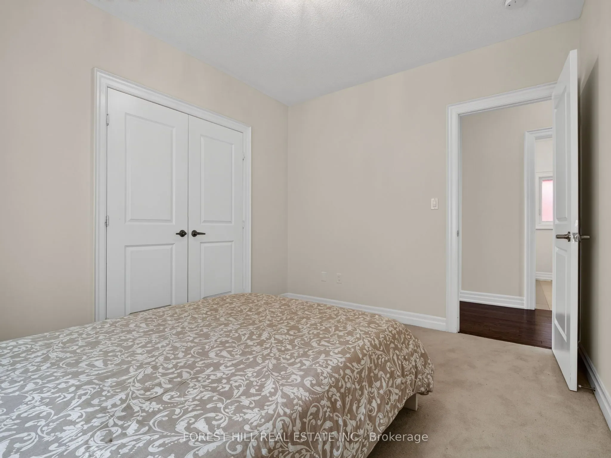 18 Hackwood Crescent
