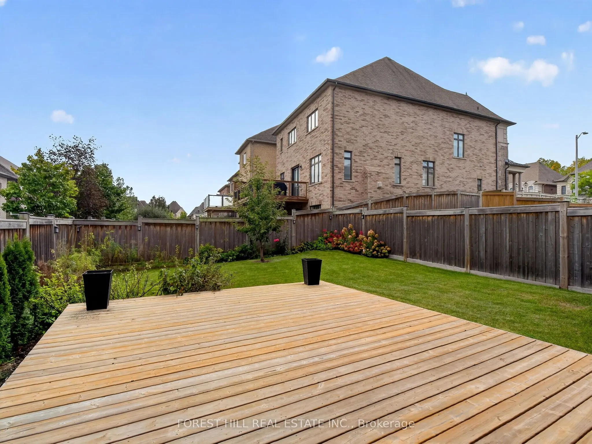 18 Hackwood Crescent