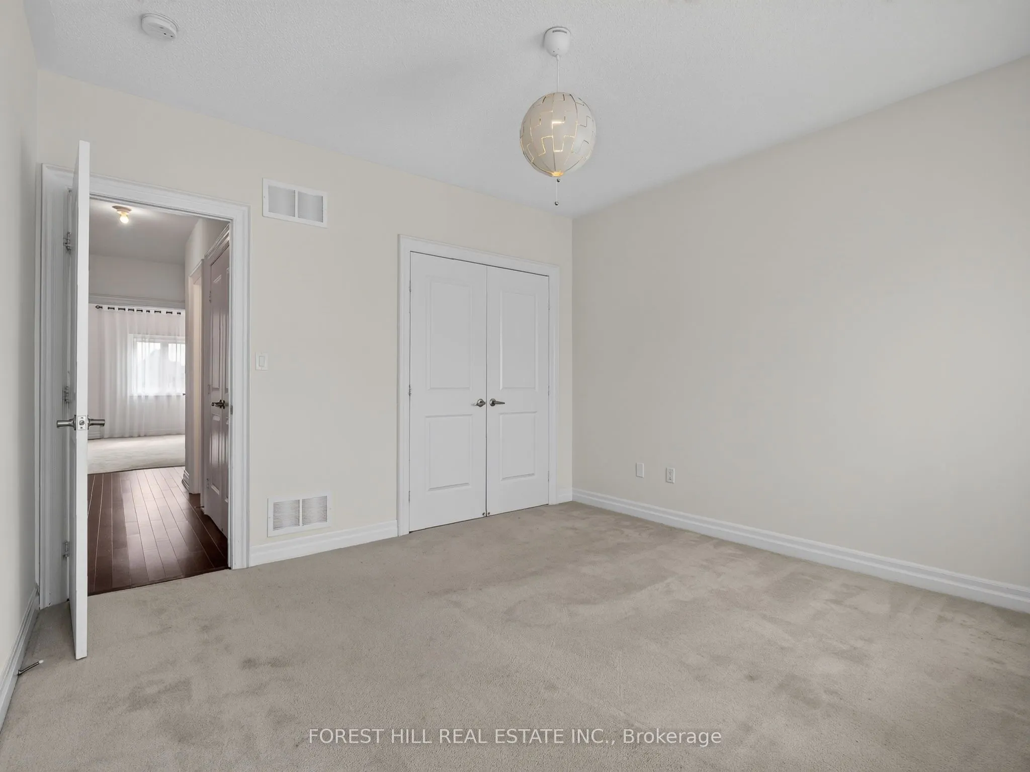 18 Hackwood Crescent