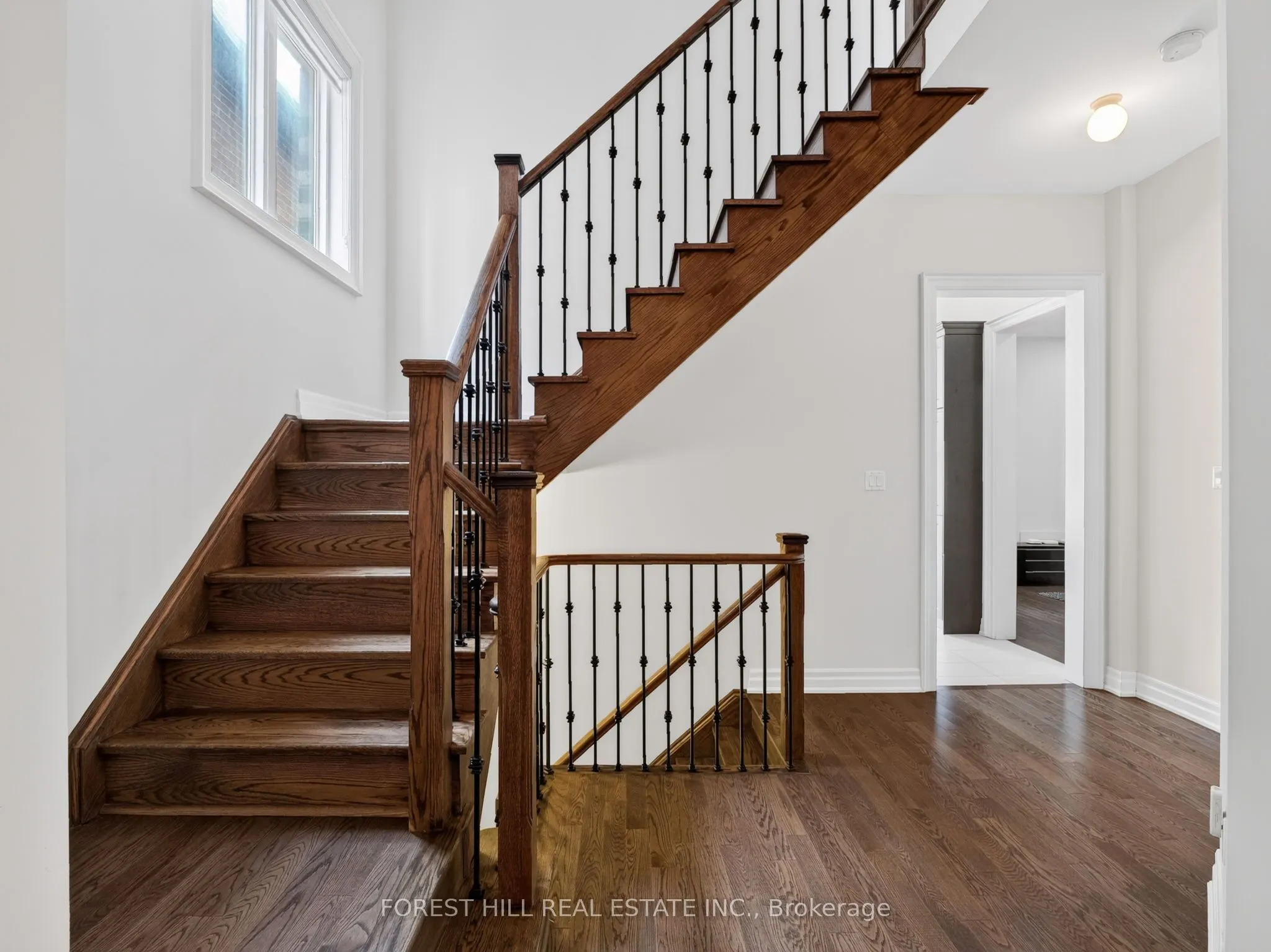 18 Hackwood Crescent