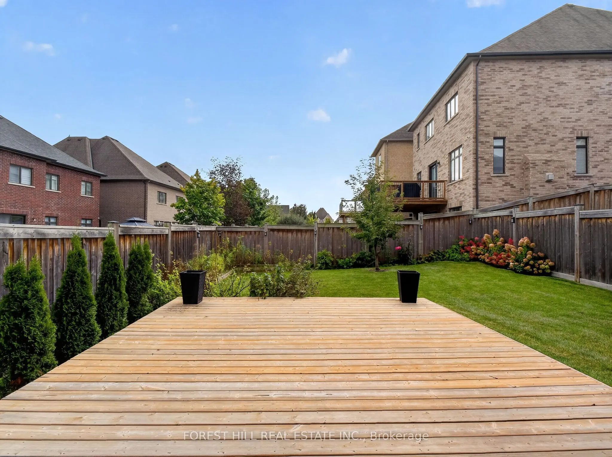 18 Hackwood Crescent