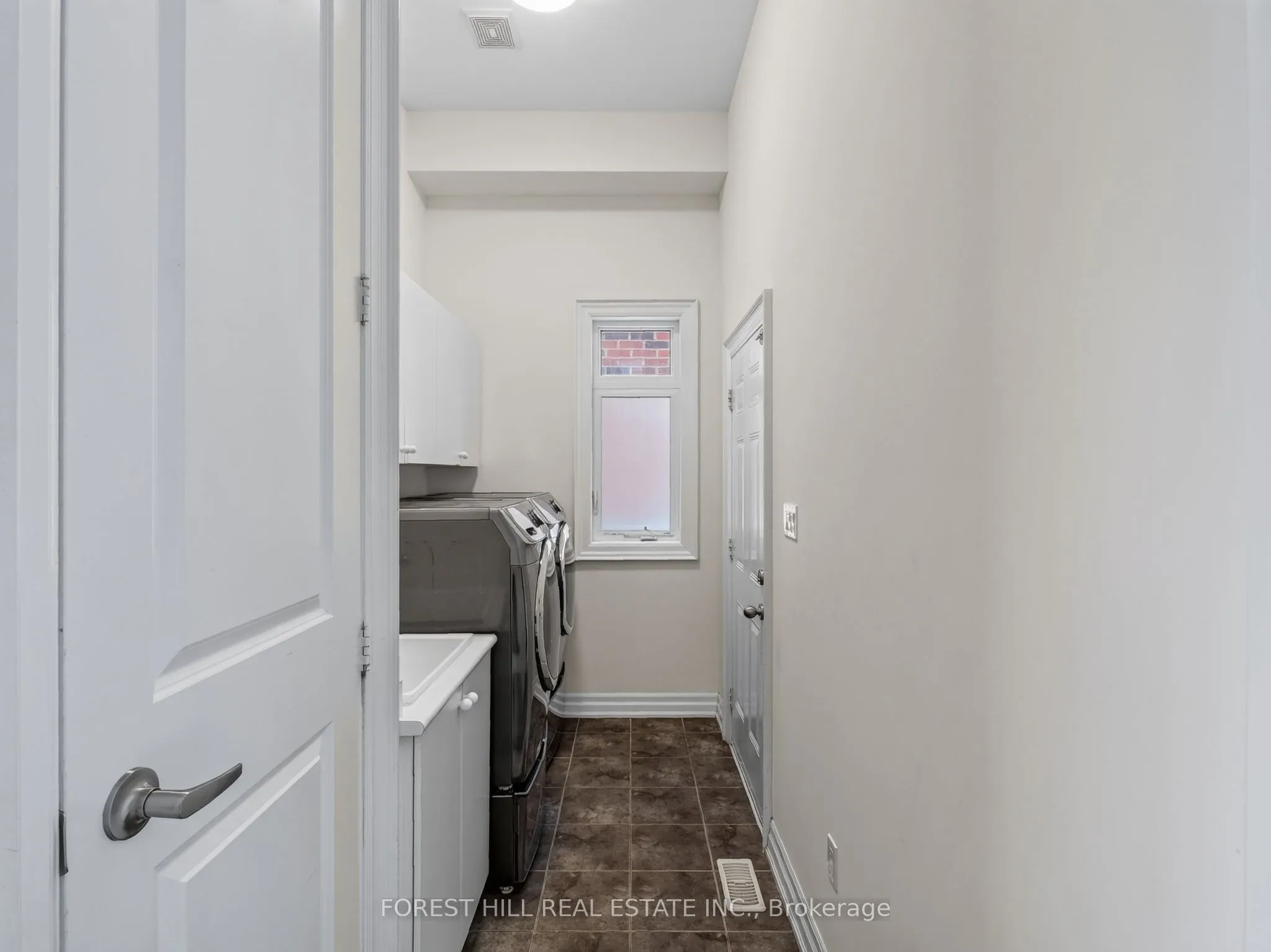 18 Hackwood Crescent