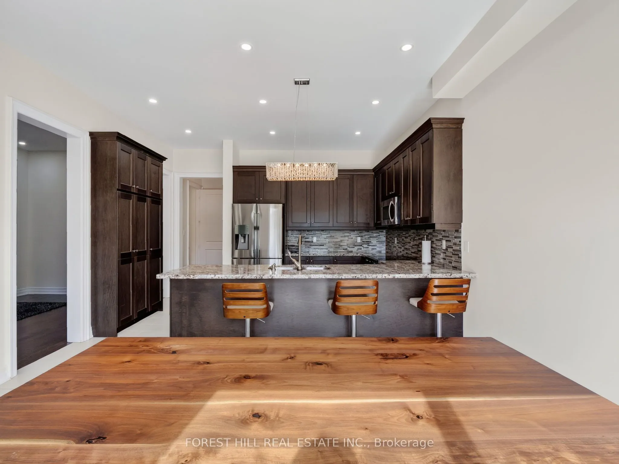 18 Hackwood Crescent