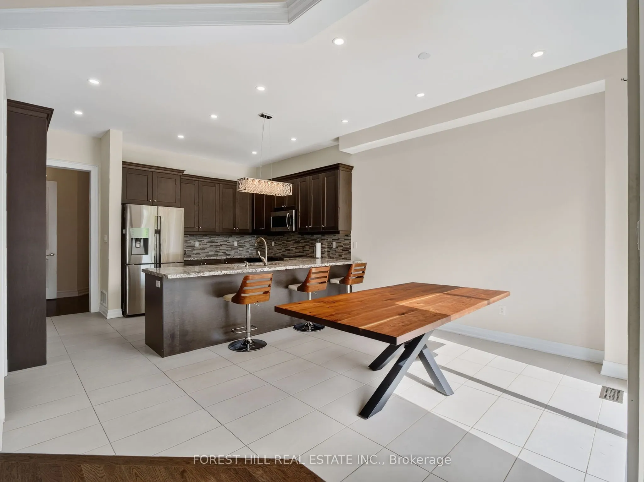 18 Hackwood Crescent