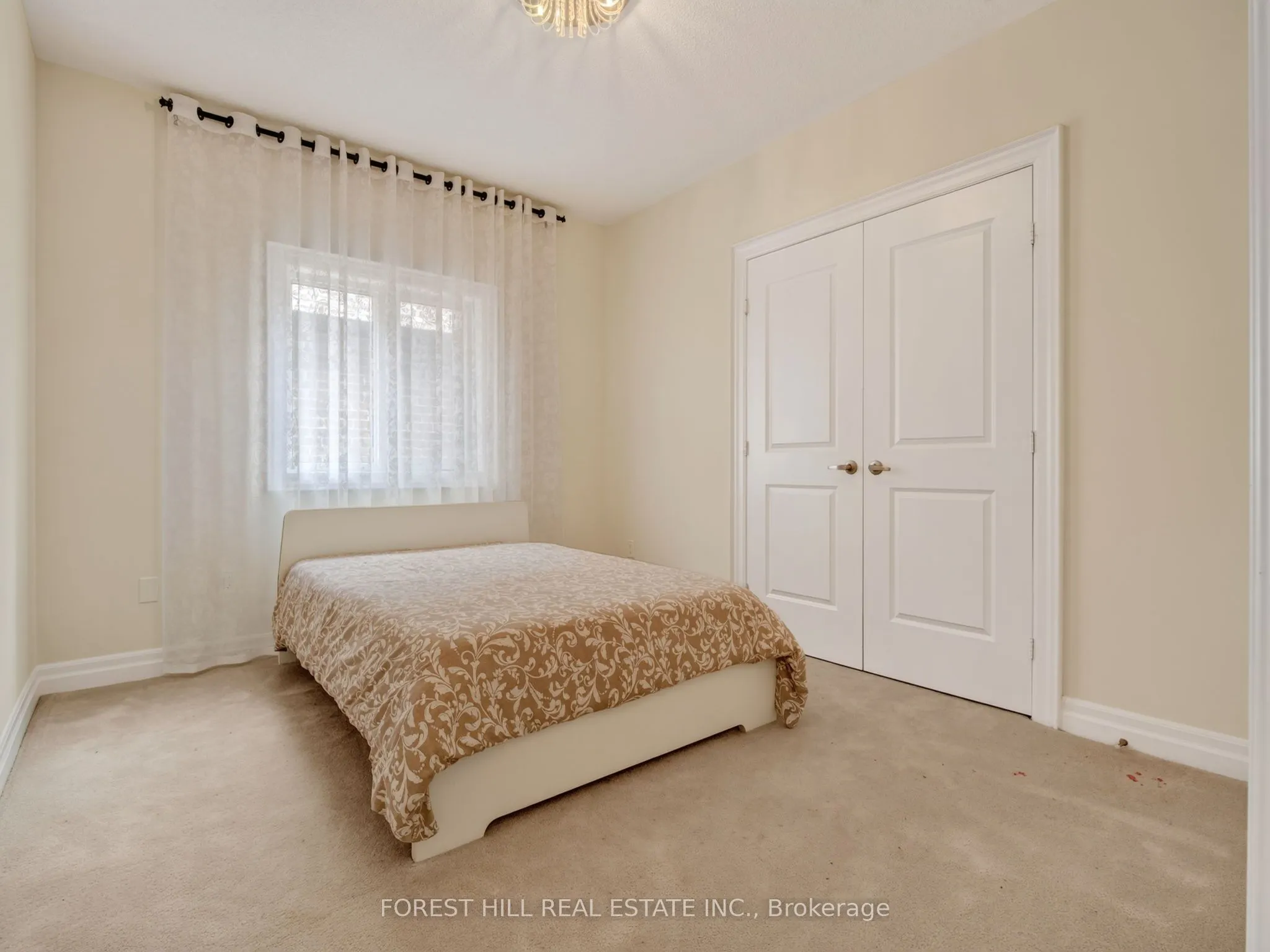 18 Hackwood Crescent