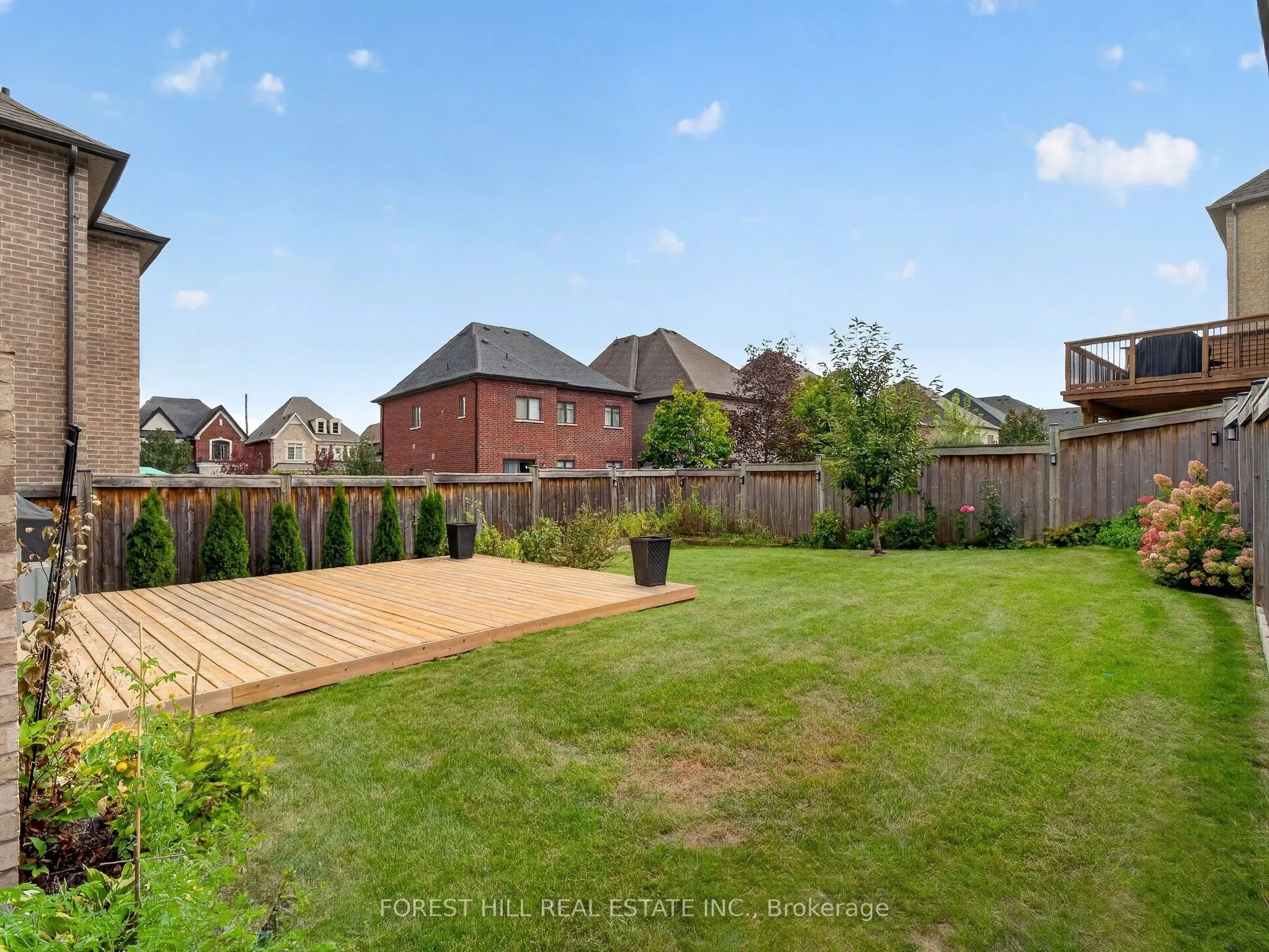 18 Hackwood Crescent