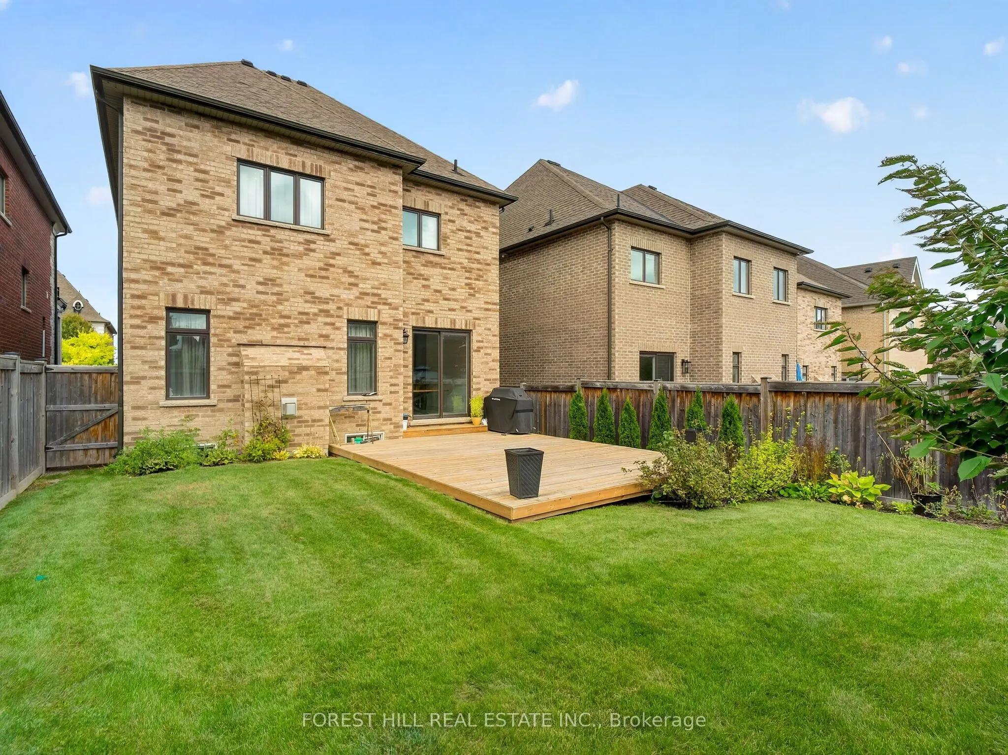 18 Hackwood Crescent