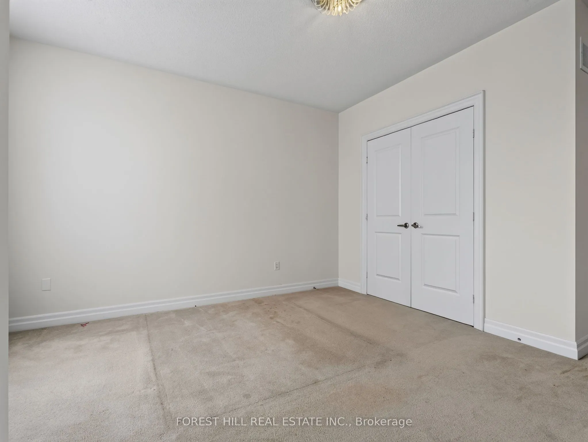 18 Hackwood Crescent
