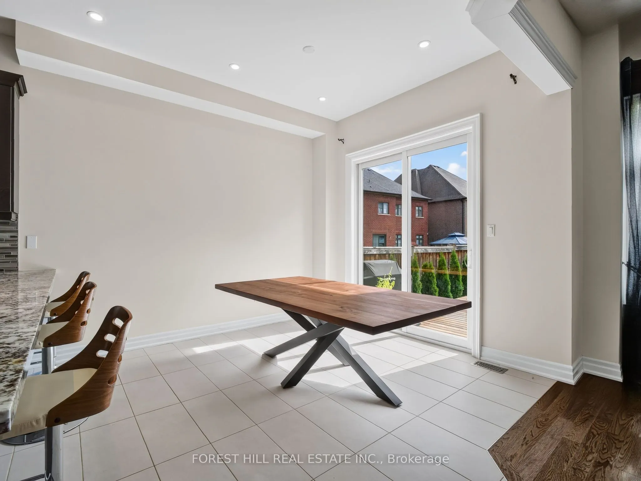 18 Hackwood Crescent