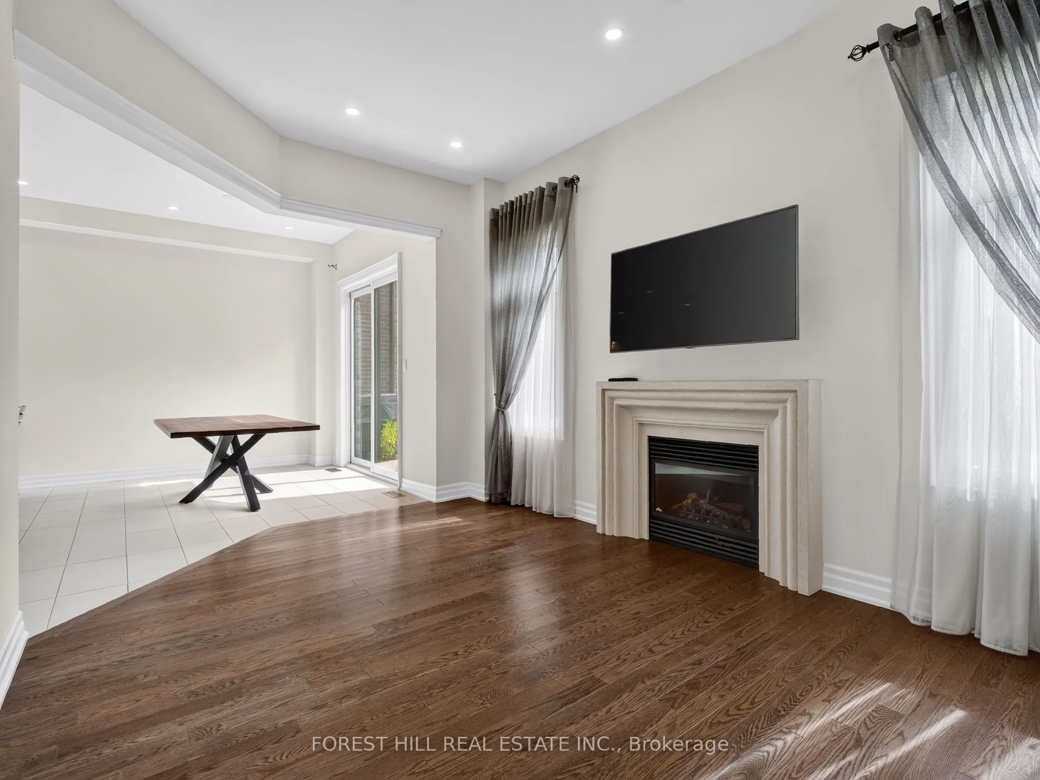 18 Hackwood Crescent