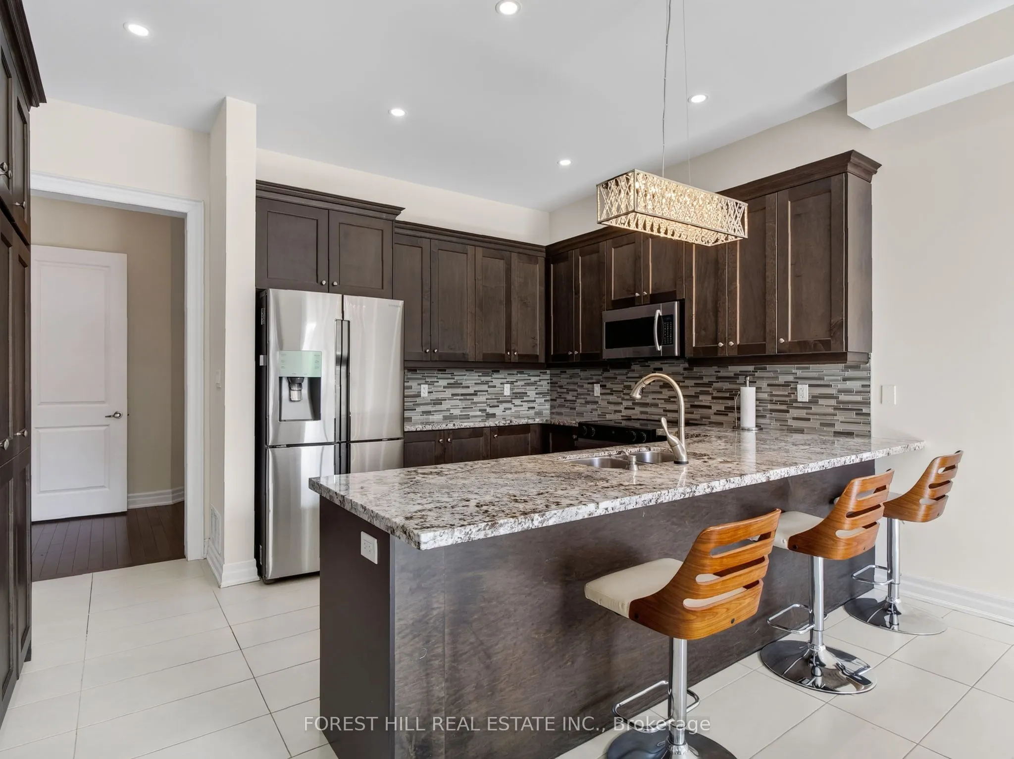 18 Hackwood Crescent