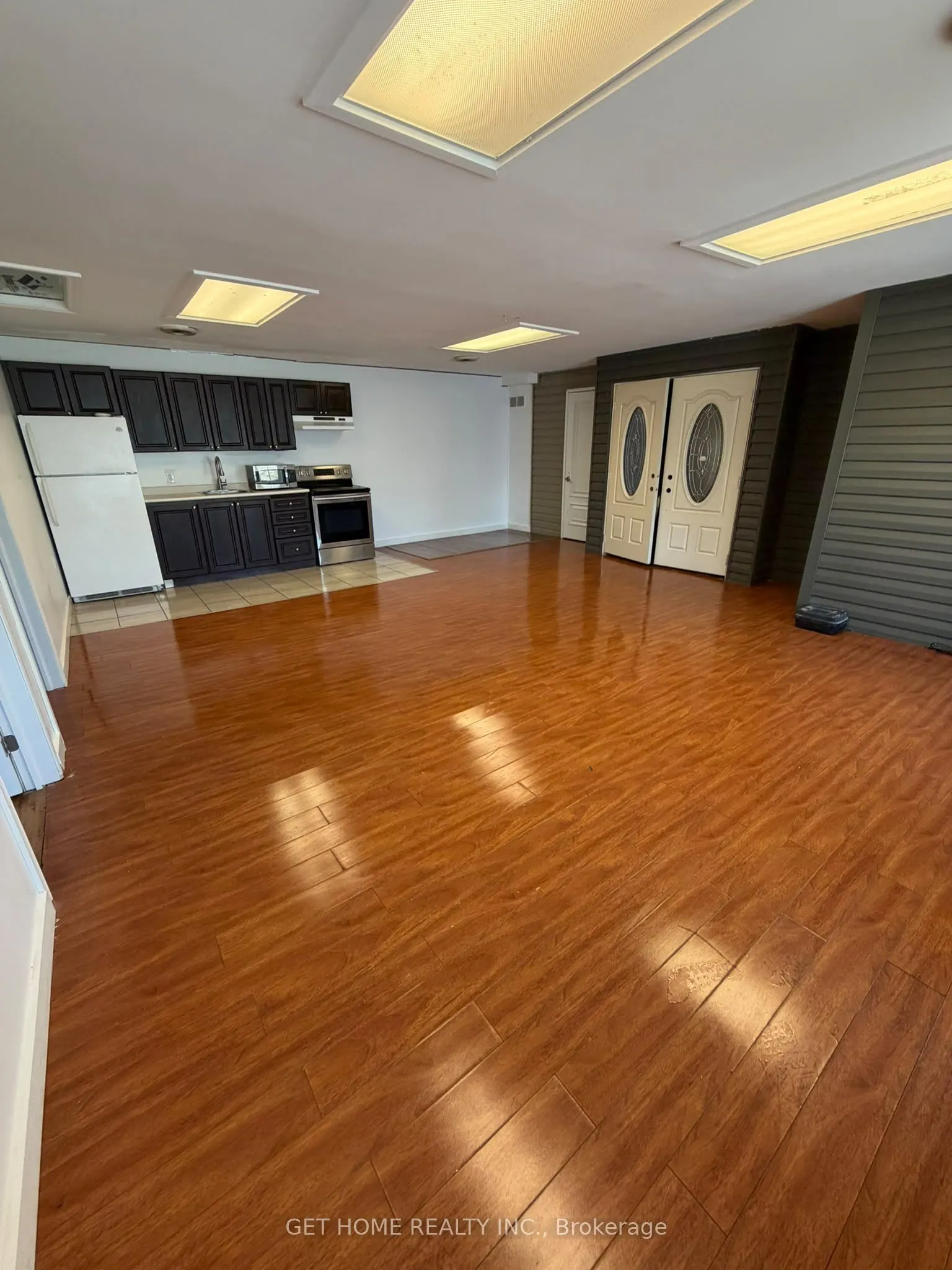358 The Queensway S #Main