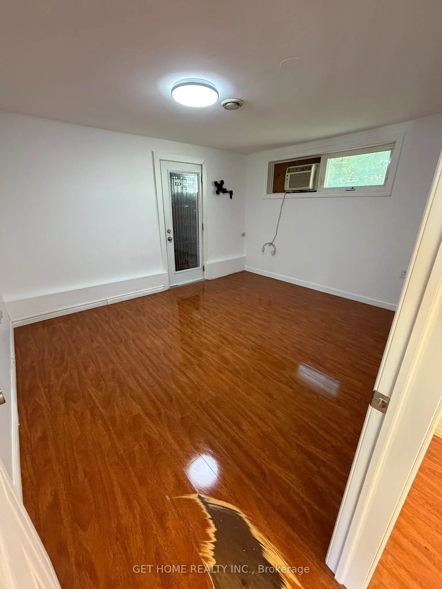 358 The Queensway S #Main