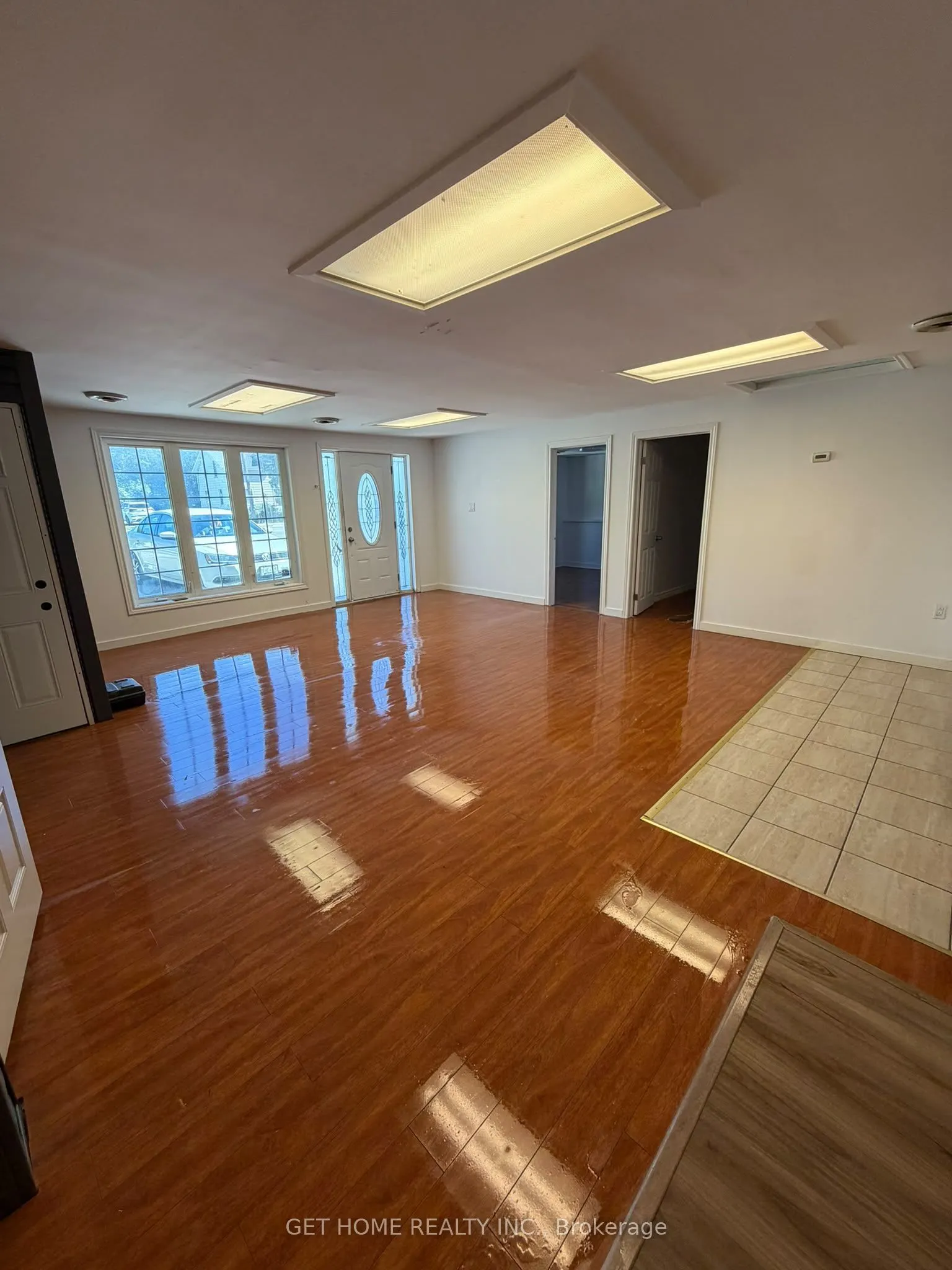 358 The Queensway S #Main