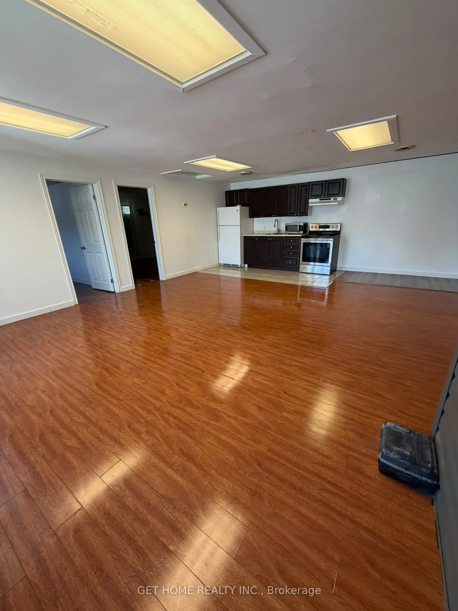 358 The Queensway S #Main