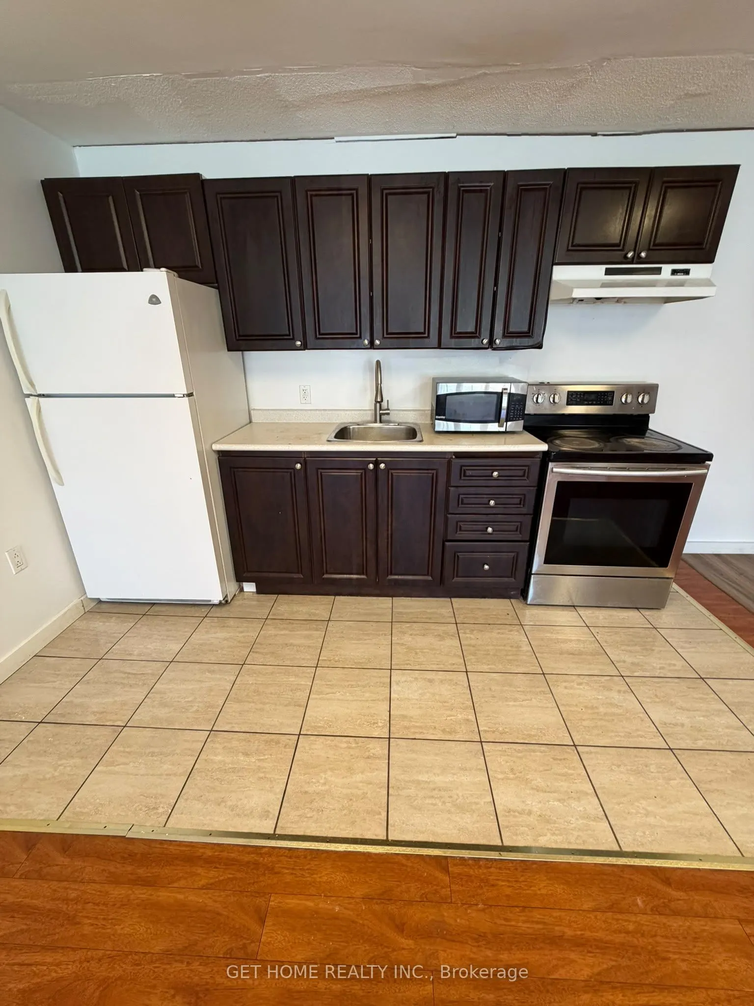 358 The Queensway S #Main