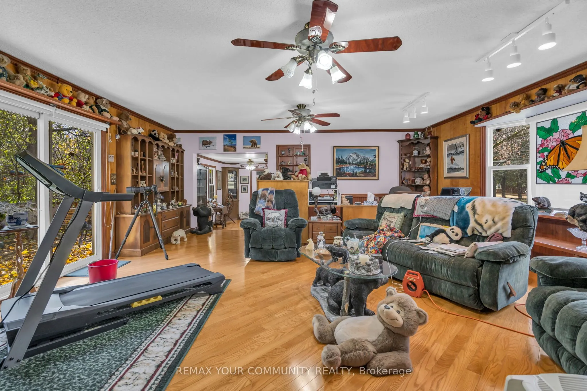 700 Catering Road S