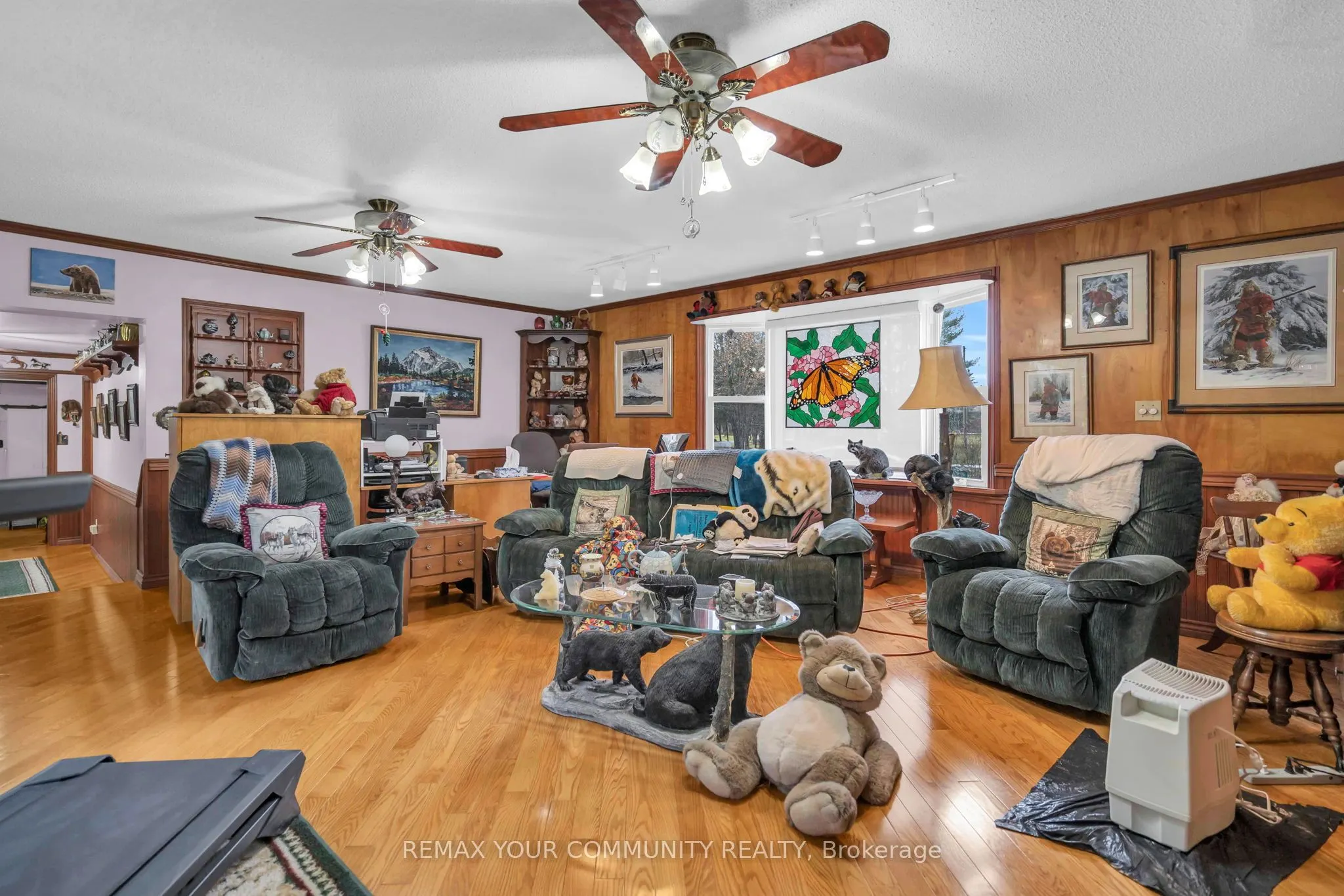 700 Catering Road S