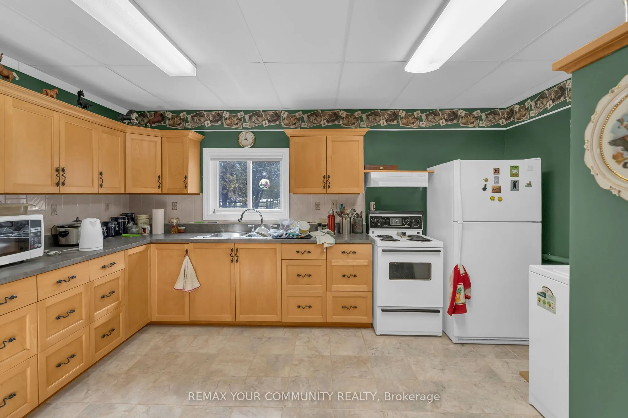 700 Catering Road S