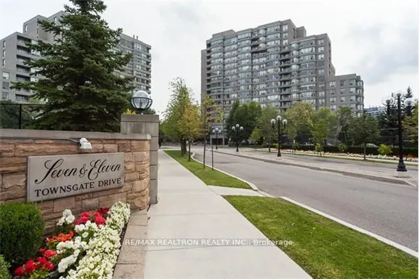 7 Townsgate Drive