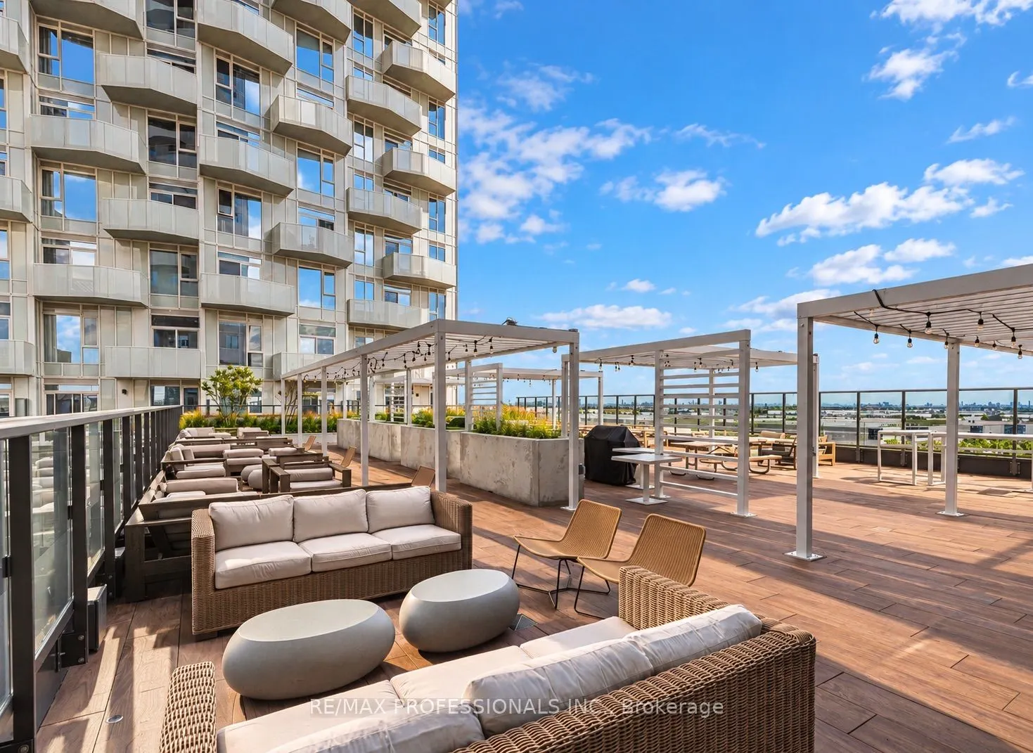 10 Abeja Street #1421