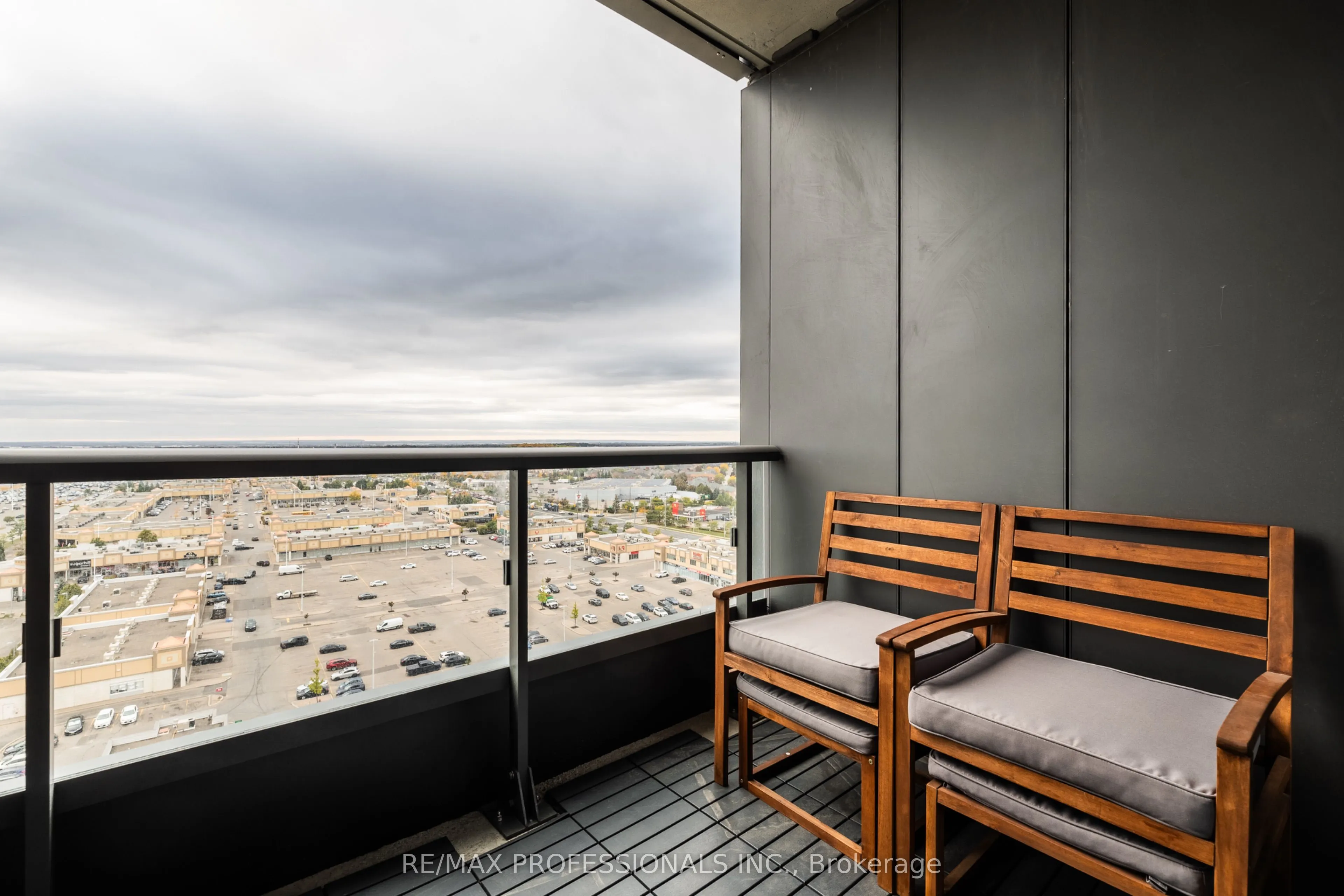10 Abeja Street #1421