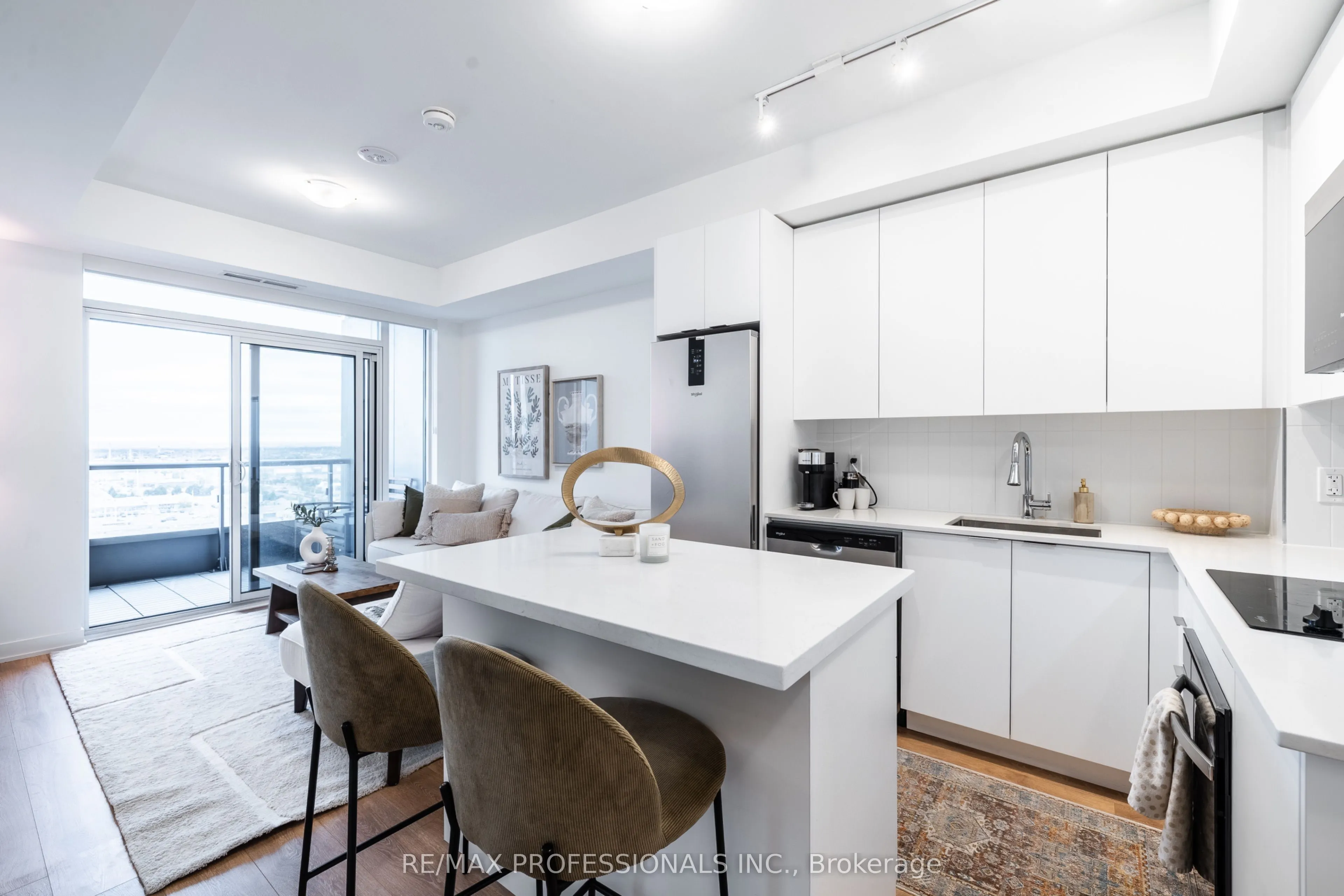 10 Abeja Street #1421