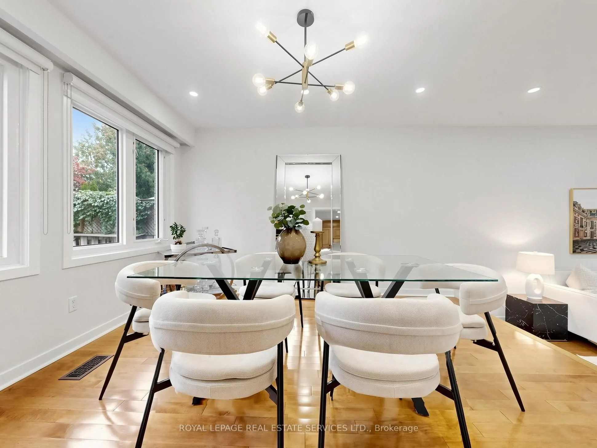 21 GLENMANOR Way