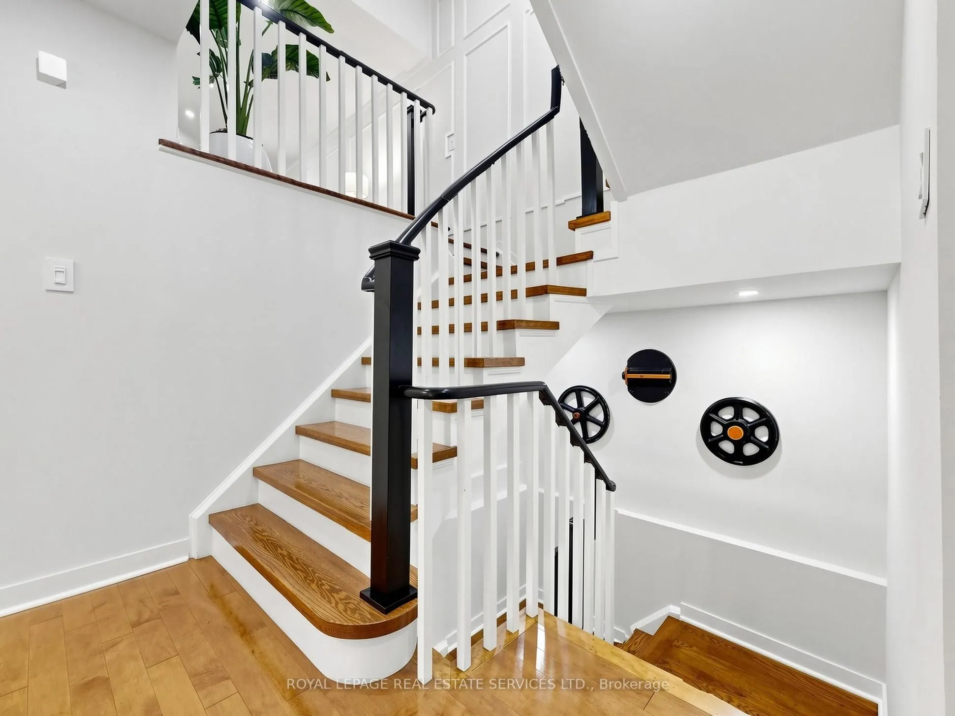 21 GLENMANOR Way