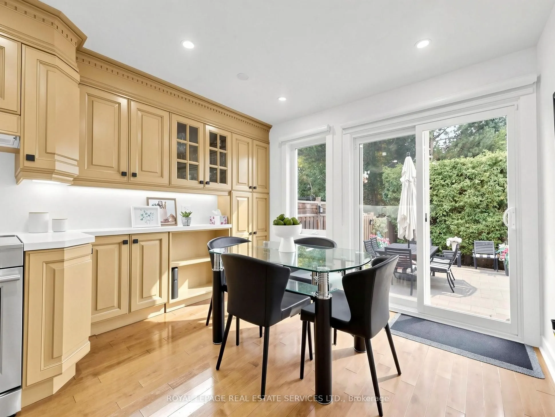 21 GLENMANOR Way