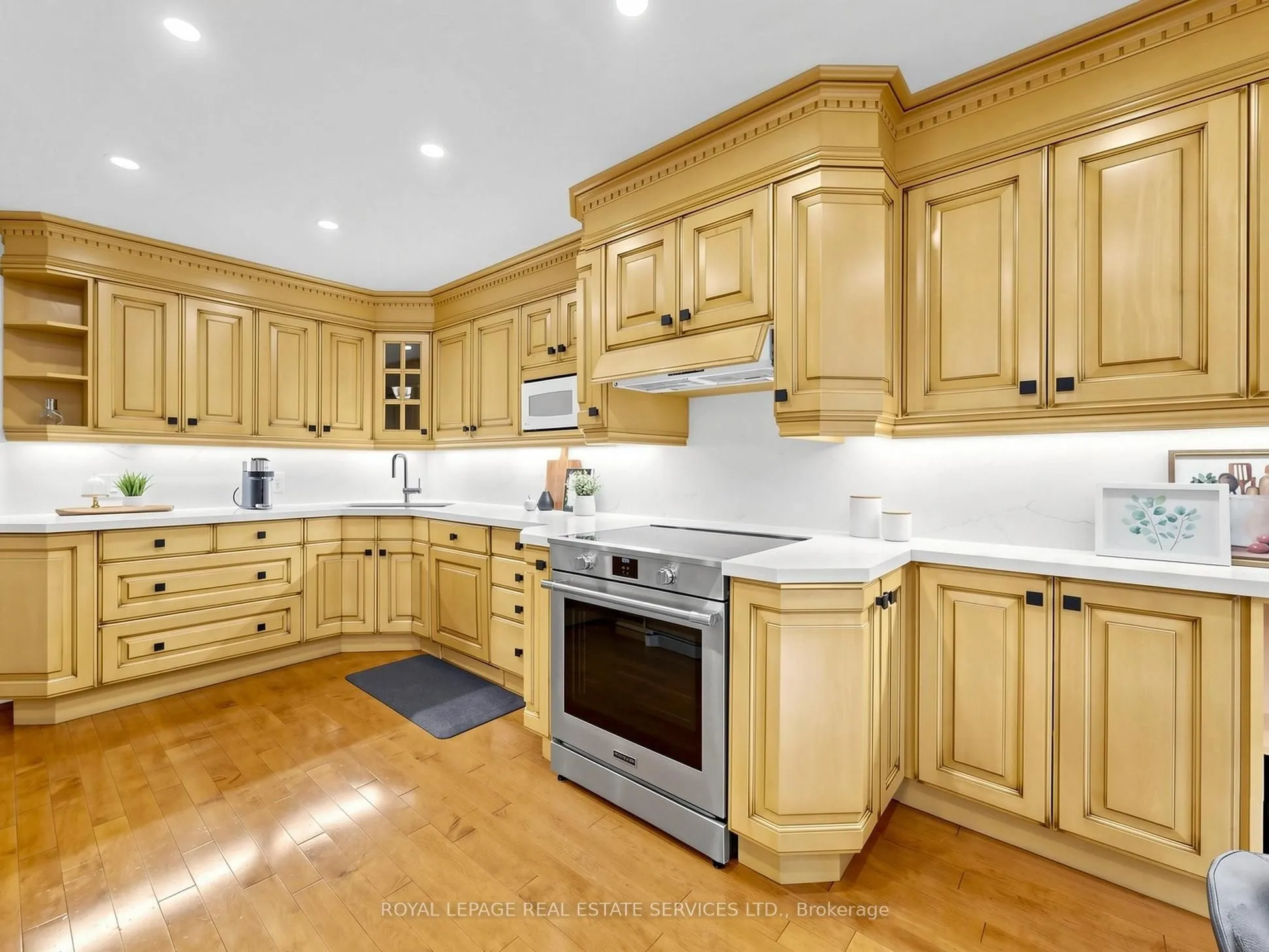 21 GLENMANOR Way