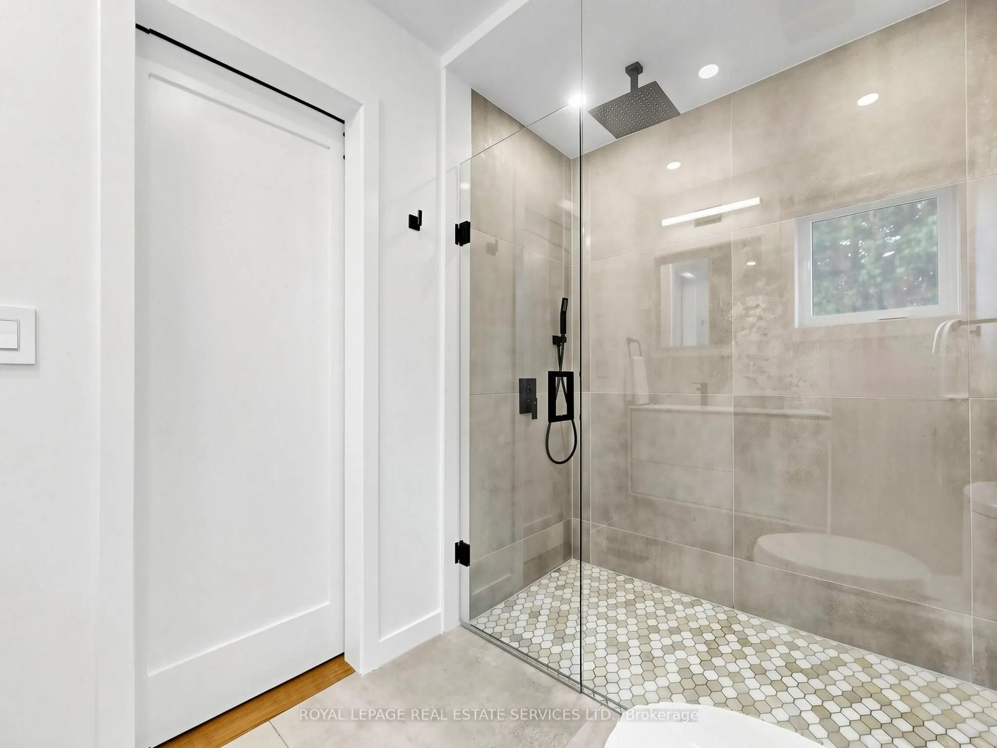 21 GLENMANOR Way